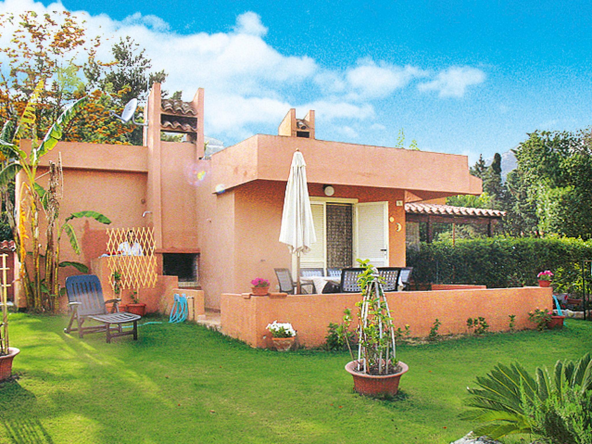 Photo 4 - Maison de 2 chambres à Muravera avec jardin et terrasse