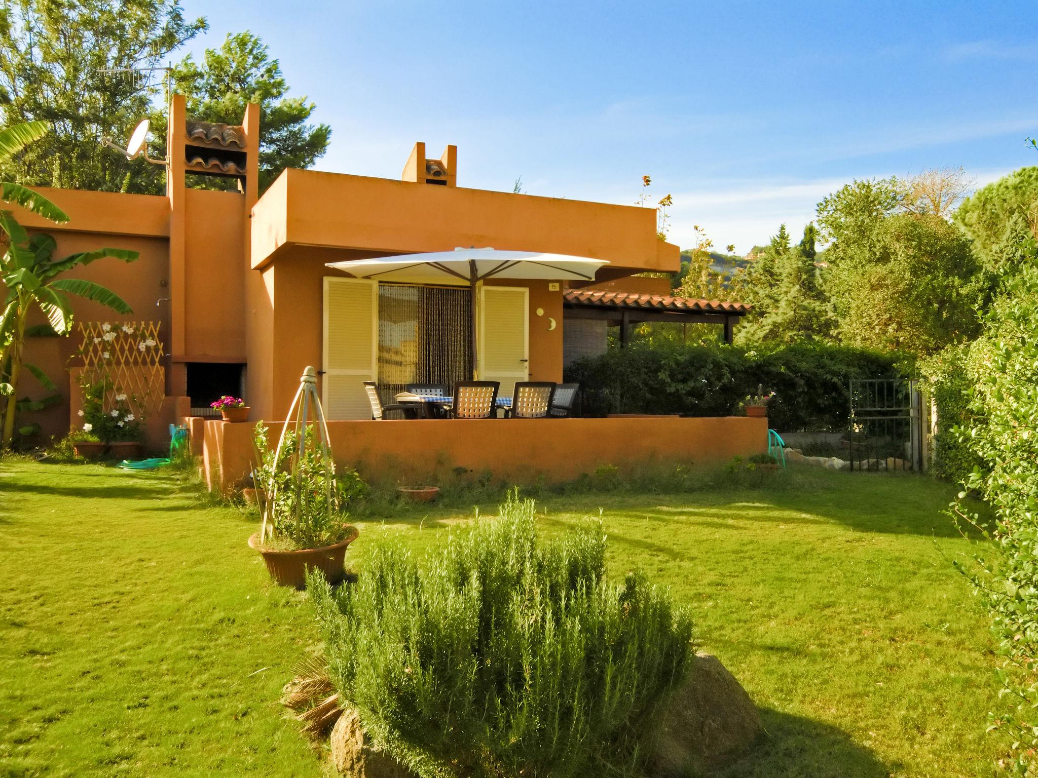 Photo 1 - Maison de 2 chambres à Muravera avec jardin et terrasse