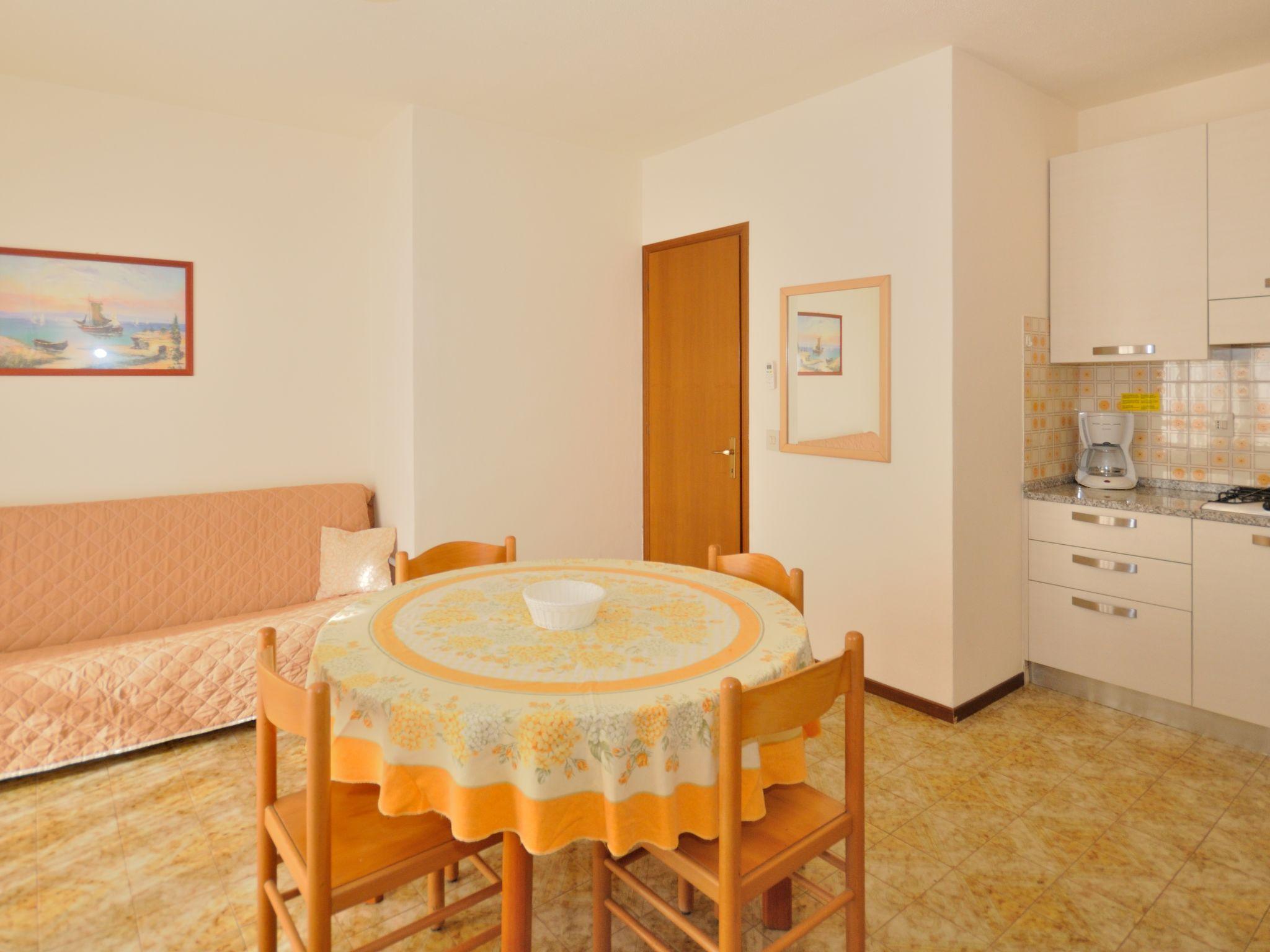 Foto 6 - Apartment mit 2 Schlafzimmern in San Michele al Tagliamento mit schwimmbad und blick aufs meer