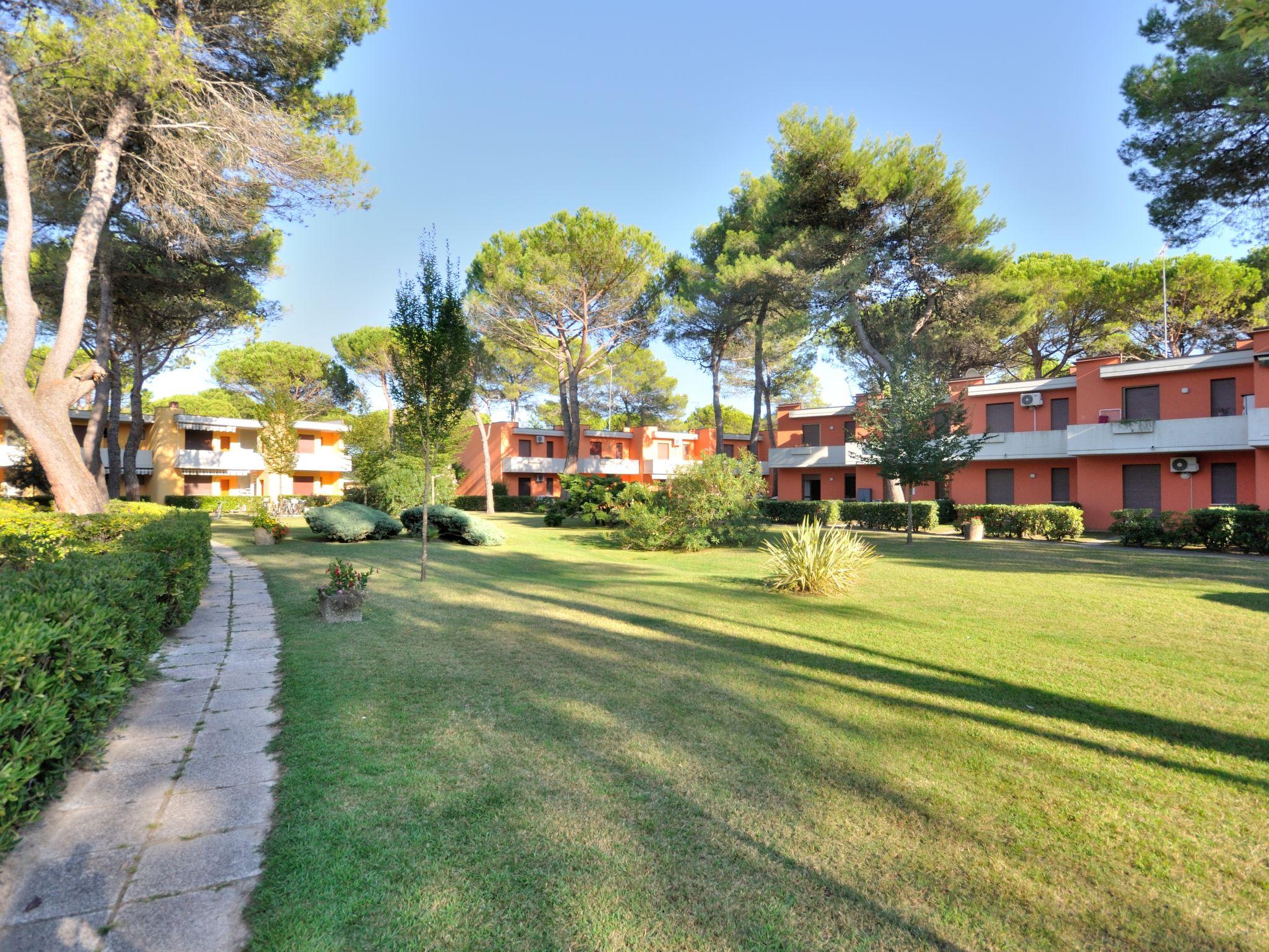 Foto 1 - Apartamento de 2 quartos em San Michele al Tagliamento com piscina e vistas do mar