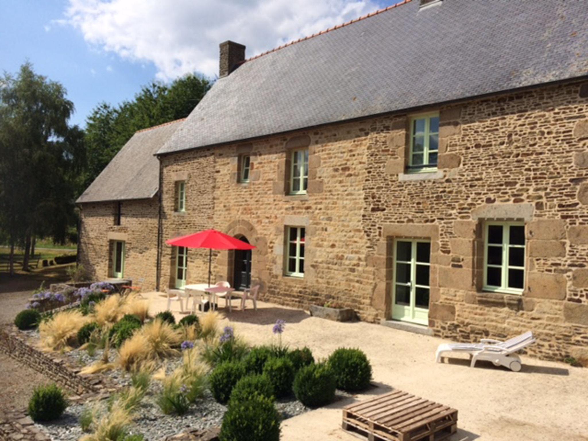 Photo 3 - Maison de 3 chambres à Val-Couesnon avec jardin et terrasse