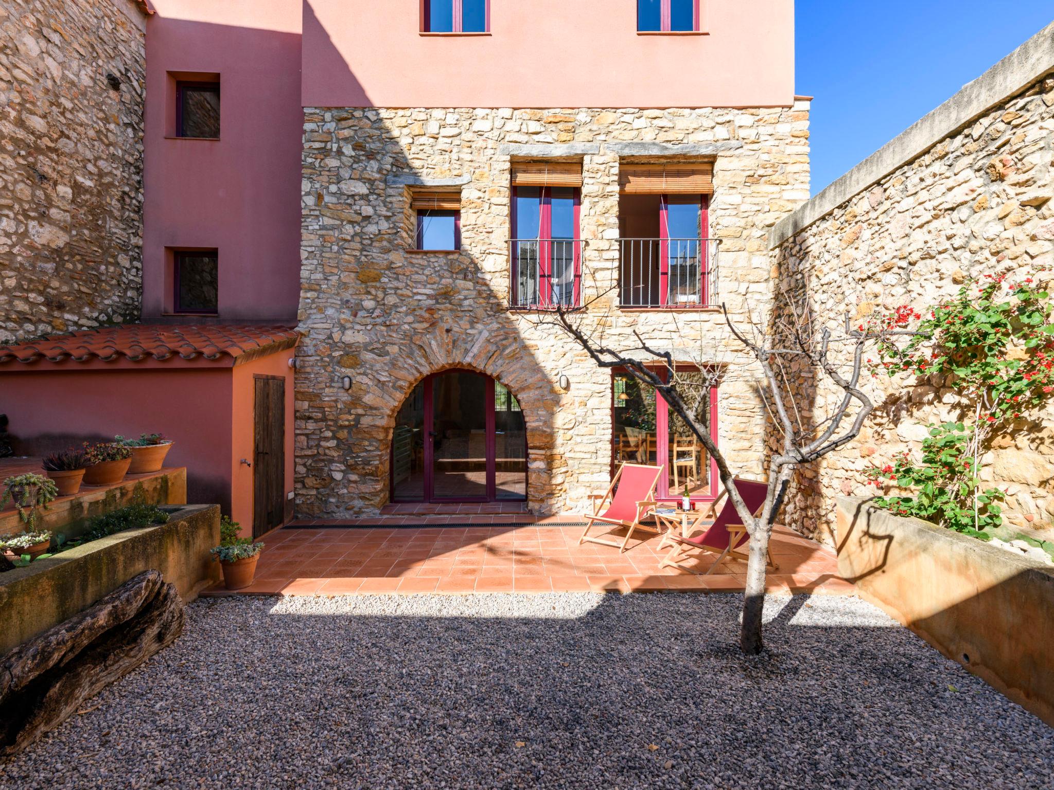 Photo 1 - Maison de 4 chambres à Godall avec jardin et terrasse