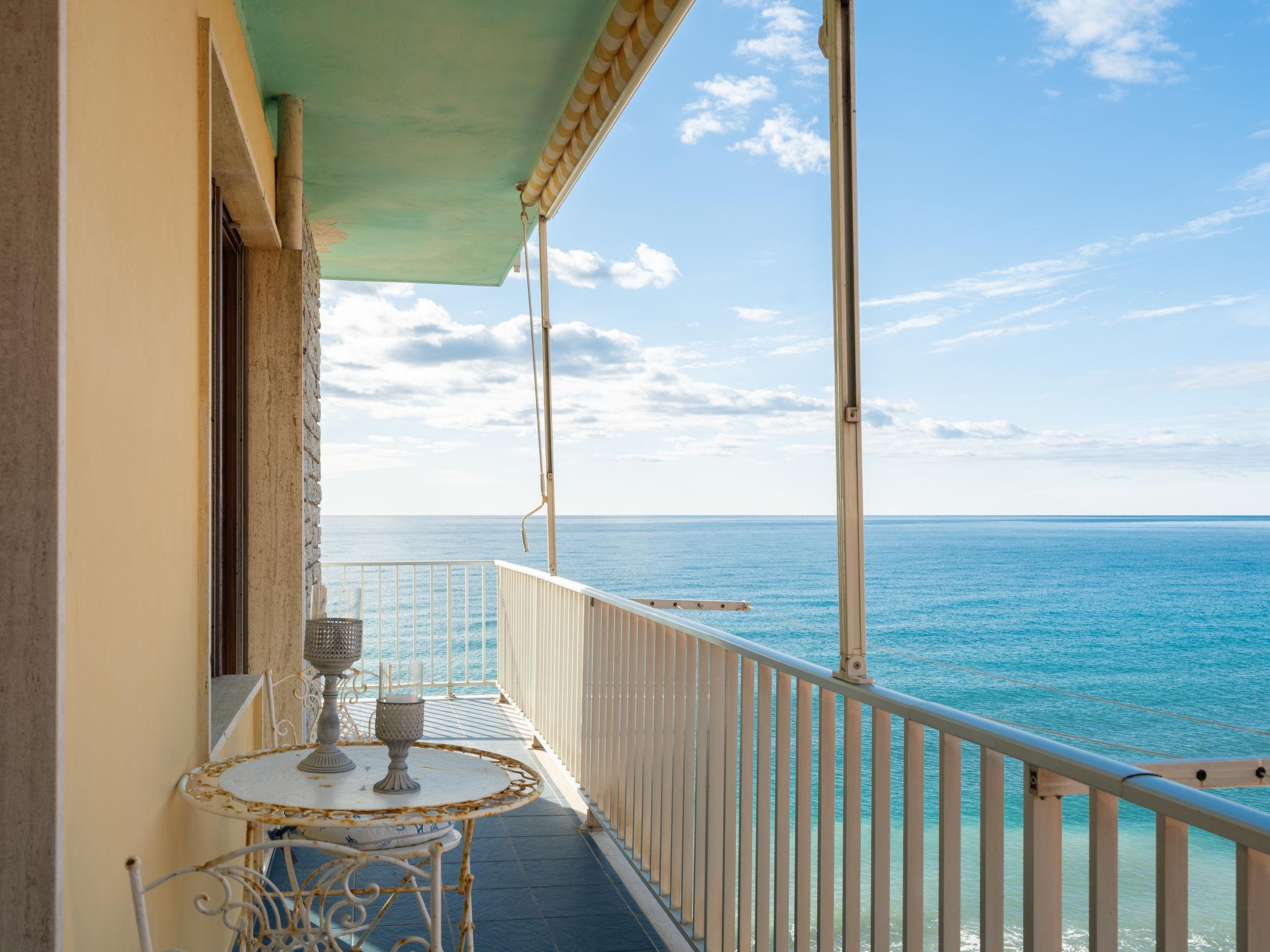 Photo 3 - Appartement de 2 chambres à Riva Ligure avec vues à la mer