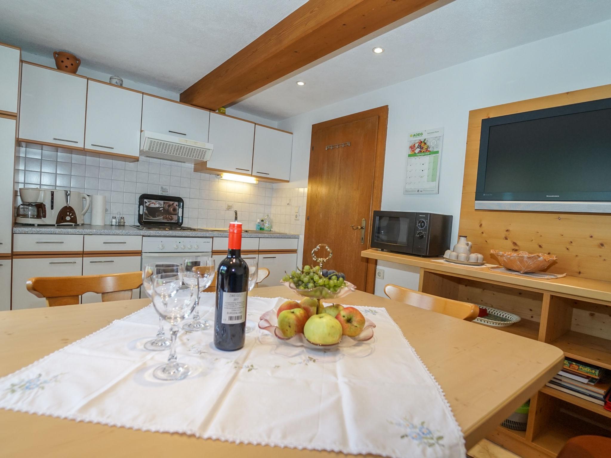 Photo 3 - 3 bedroom Apartment in Aschau im Zillertal with mountain view