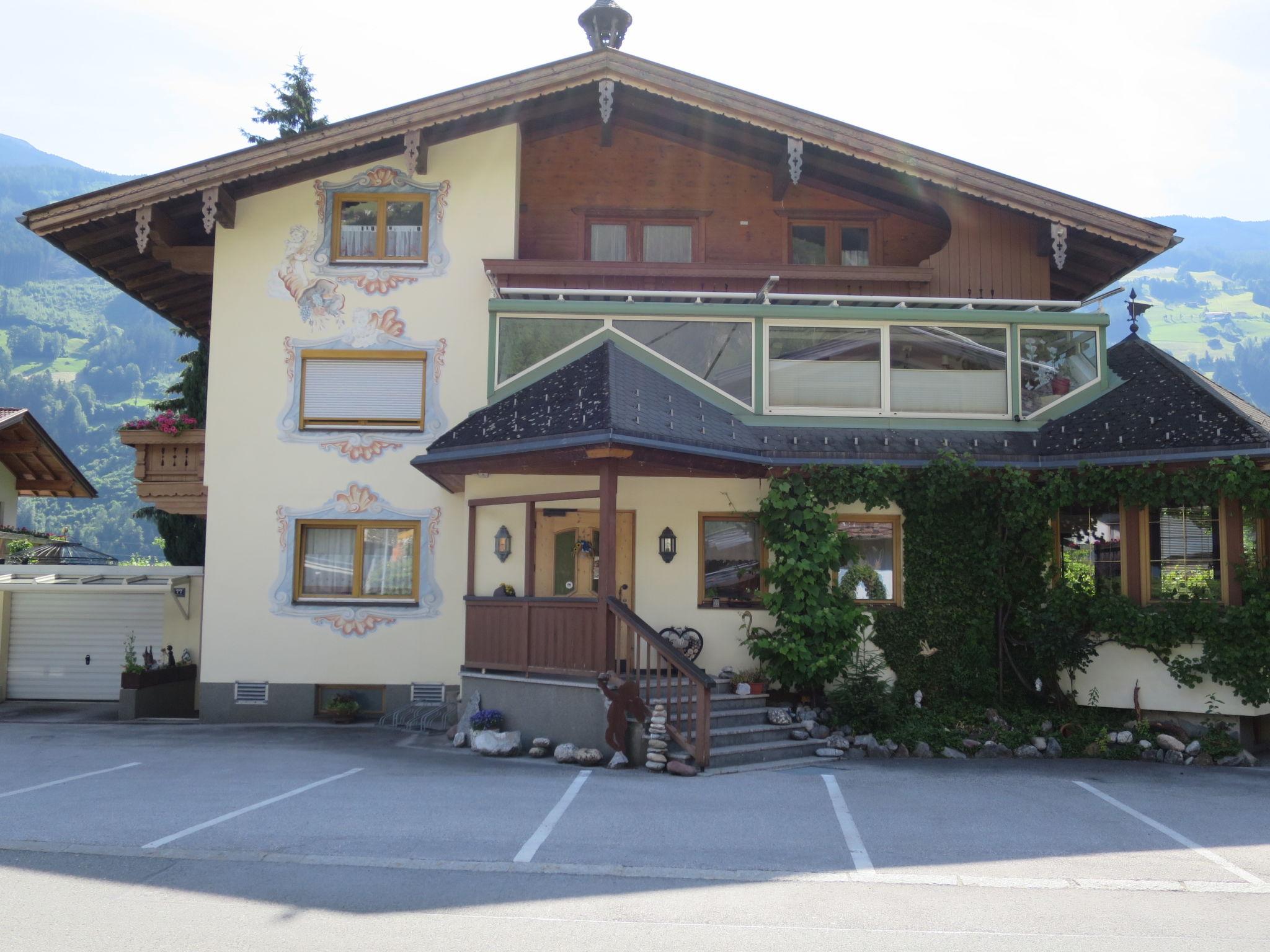 Foto 18 - Apartamento de 3 quartos em Aschau im Zillertal com vista para a montanha