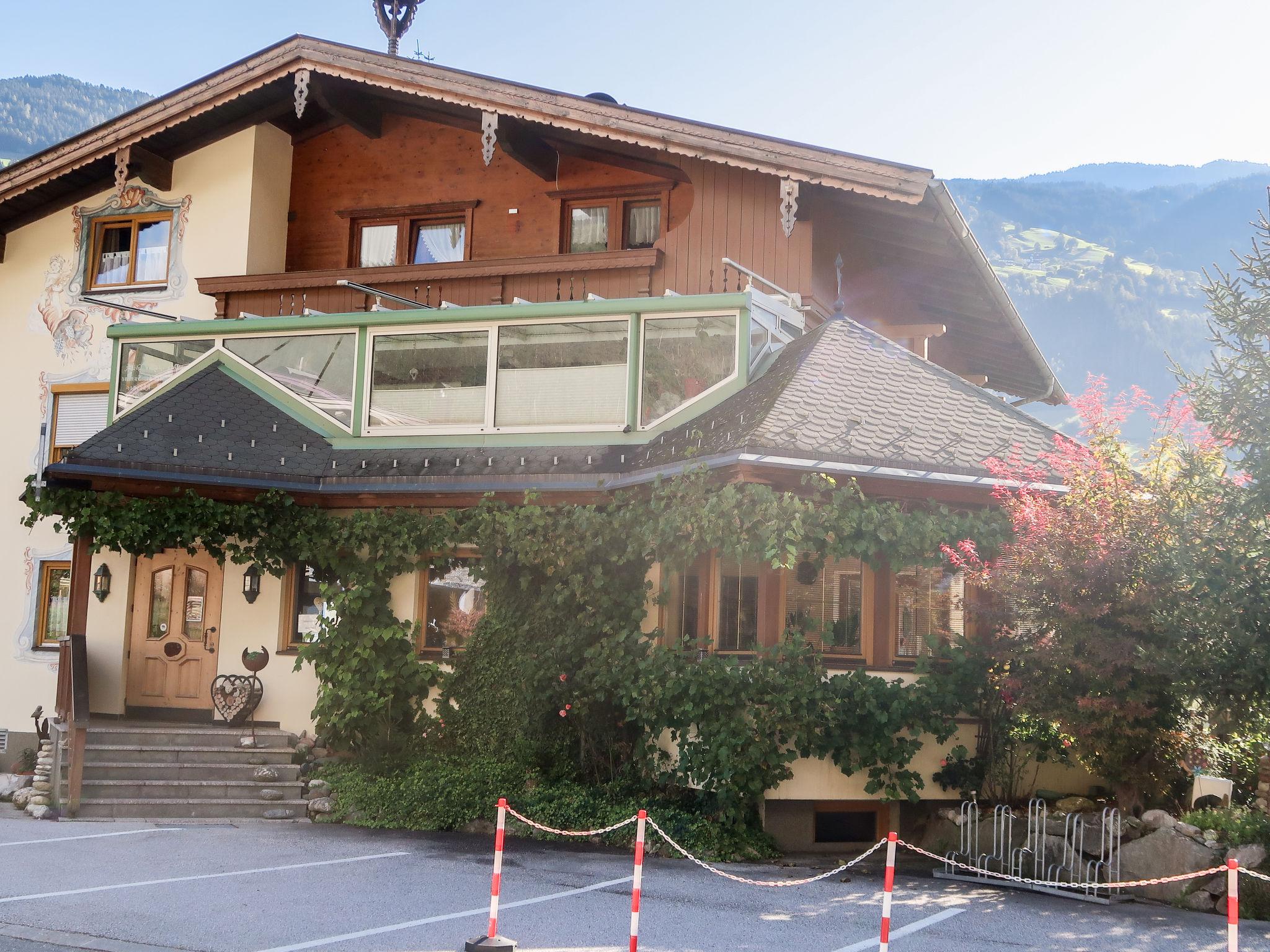 Foto 1 - Apartamento de 3 habitaciones en Aschau im Zillertal con vistas a la montaña