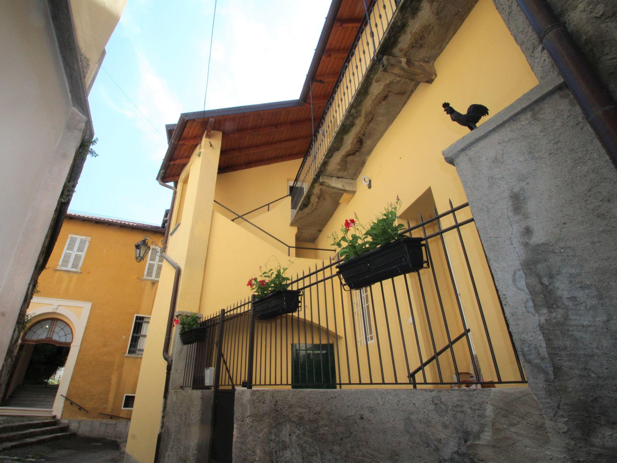 Foto 29 - Apartamento de 2 habitaciones en Porto Valtravaglia con terraza y vistas a la montaña
