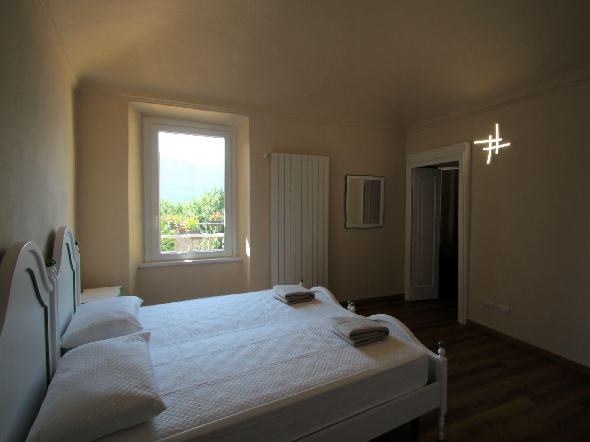 Foto 13 - Apartamento de 2 habitaciones en Porto Valtravaglia con terraza y vistas a la montaña