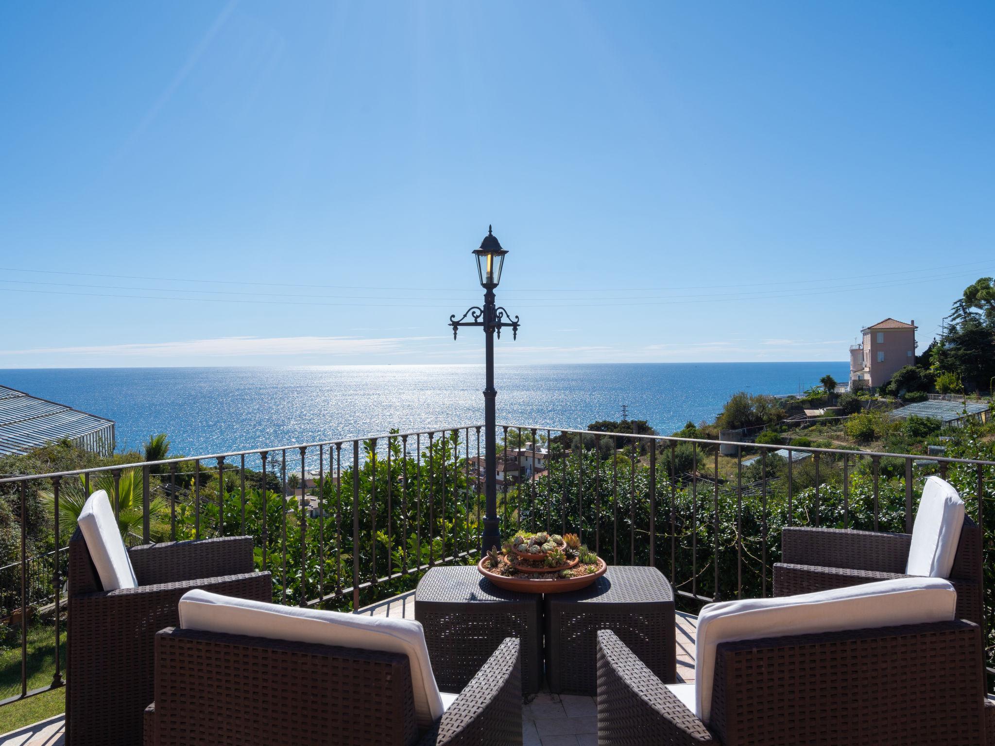Photo 1 - Appartement de 3 chambres à Sanremo avec jardin et vues à la mer