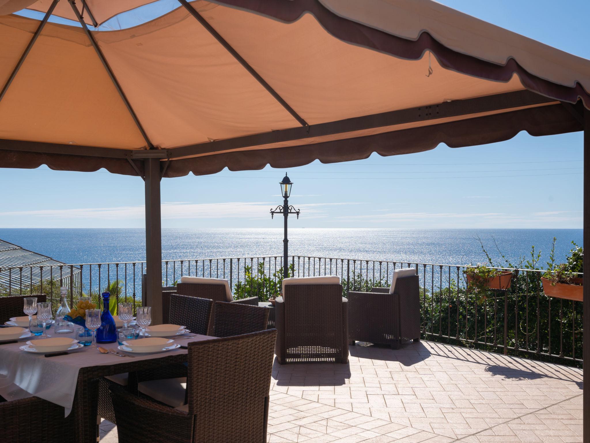 Photo 10 - 3 bedroom Apartment in Sanremo with garden and sea view