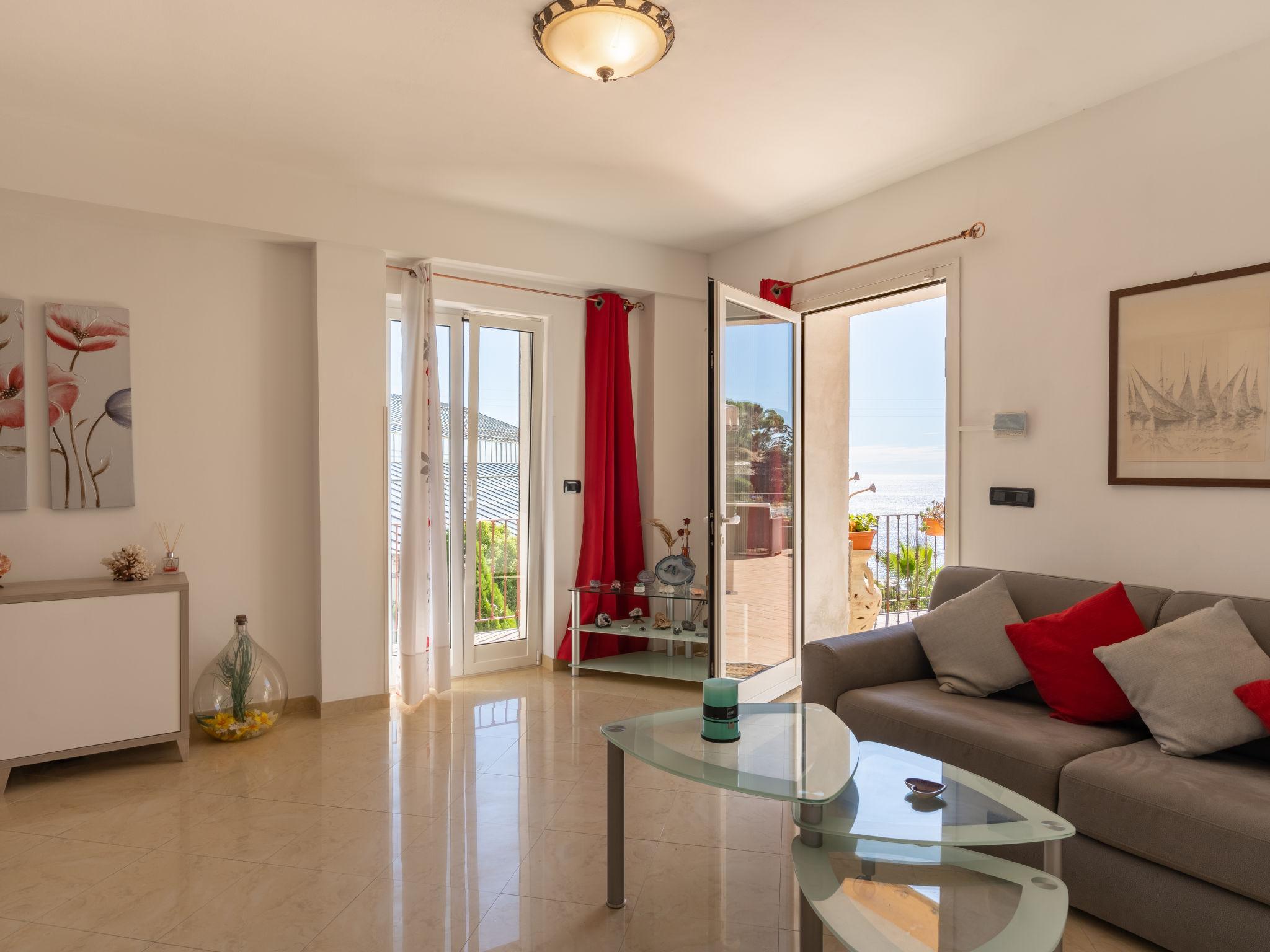 Foto 4 - Apartamento de 3 habitaciones en Sanremo con jardín y vistas al mar