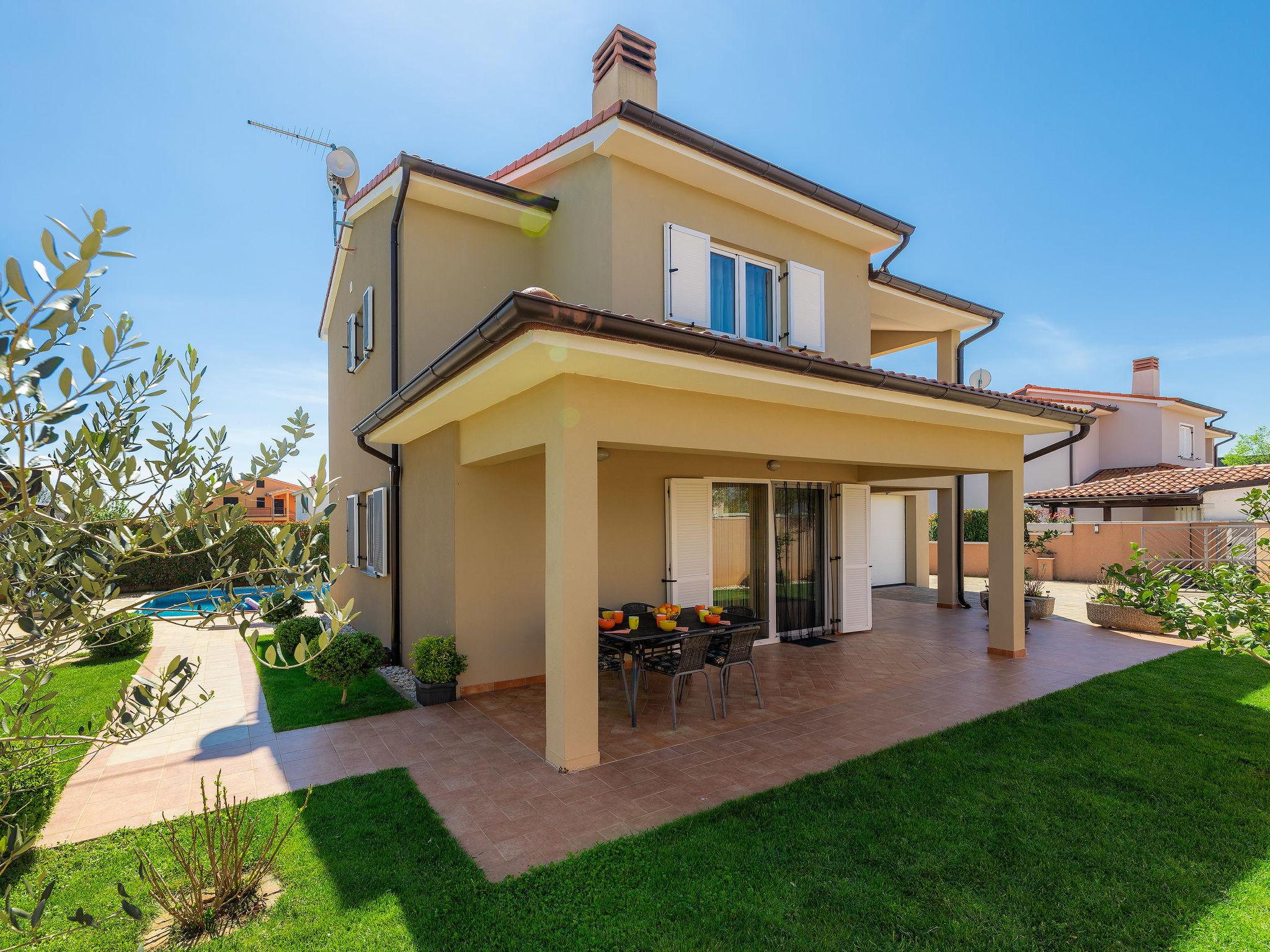 Photo 2 - Maison de 3 chambres à Marčana avec piscine privée et vues à la mer