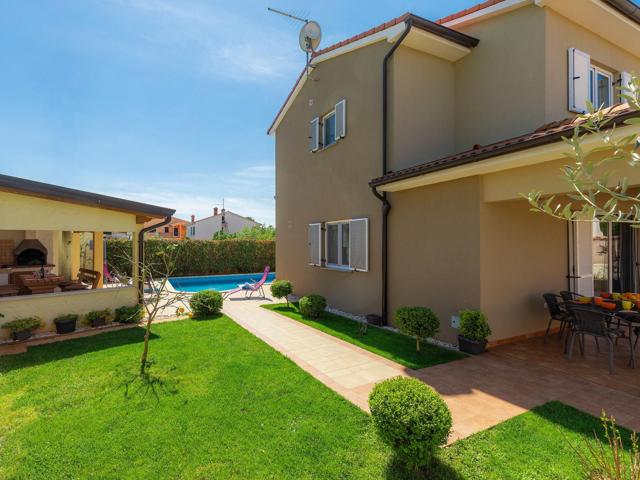 Photo 3 - Maison de 3 chambres à Marčana avec piscine privée et jardin