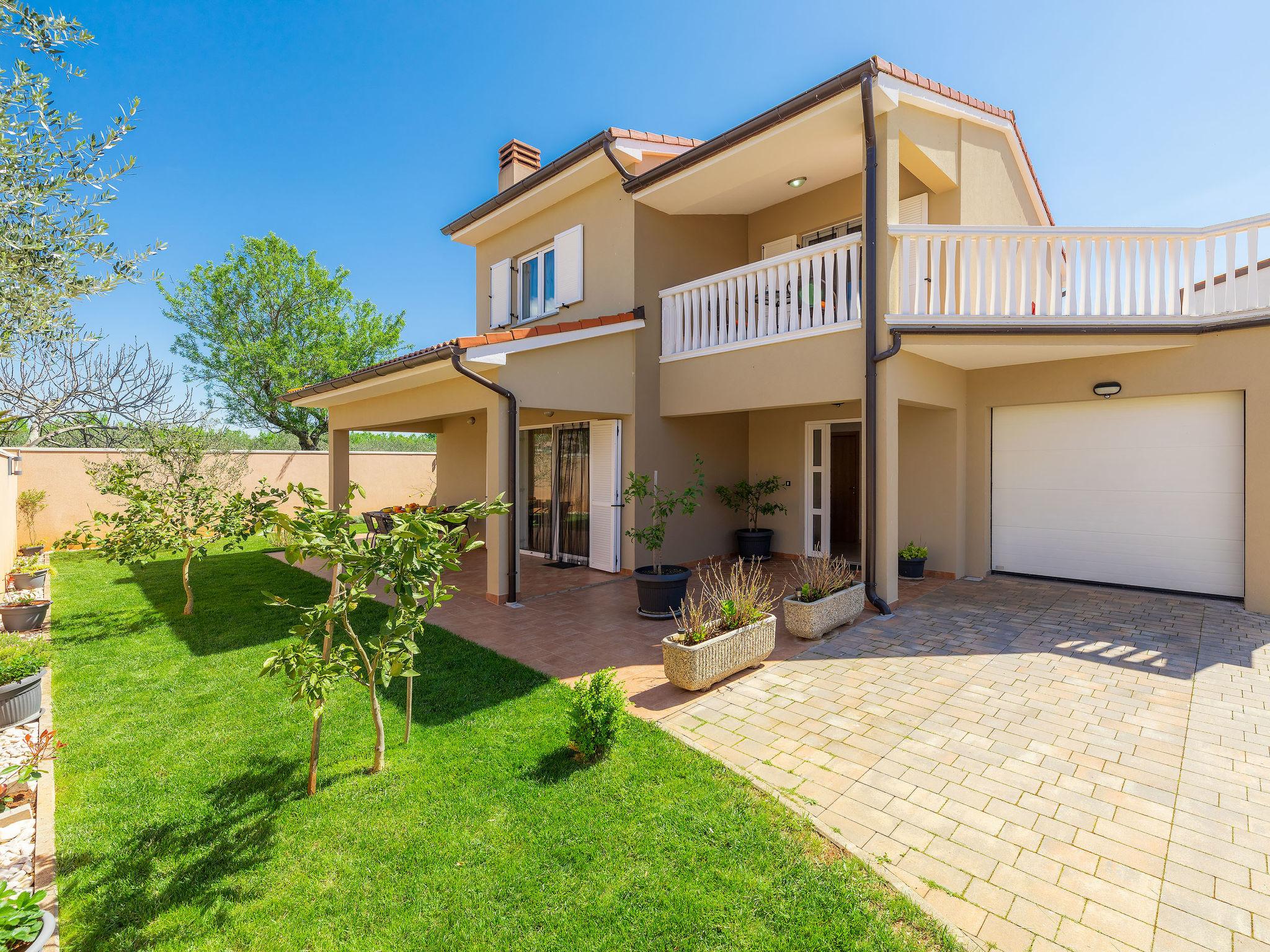 Foto 37 - Casa con 3 camere da letto a Marčana con piscina privata e giardino