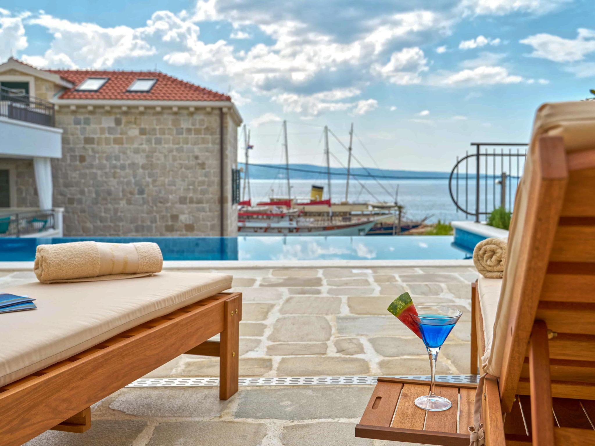 Photo 3 - Maison de 6 chambres à Dugi Rat avec piscine privée et vues à la mer