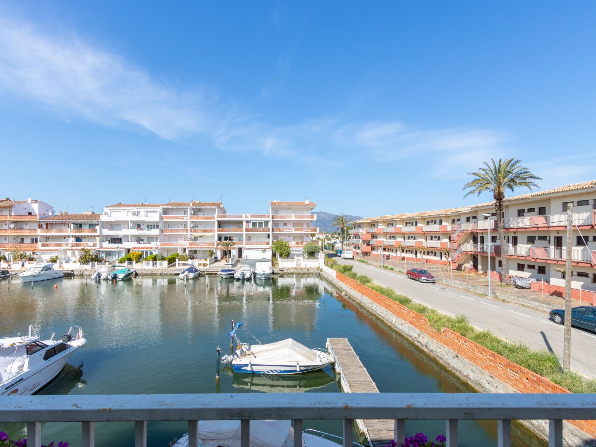 Foto 19 - Apartamento de 2 quartos em Castelló d'Empúries com terraço e vistas do mar