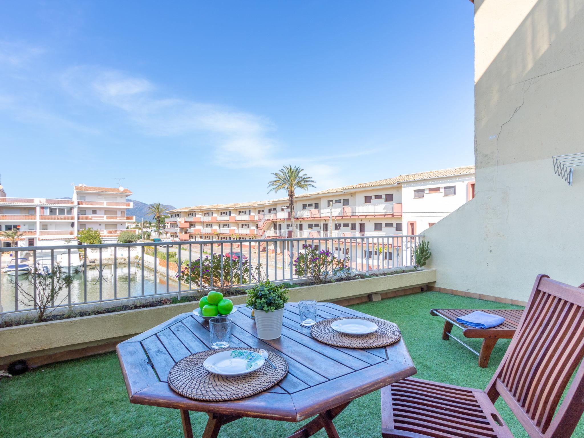 Photo 2 - 2 bedroom Apartment in Castelló d'Empúries with terrace and sea view