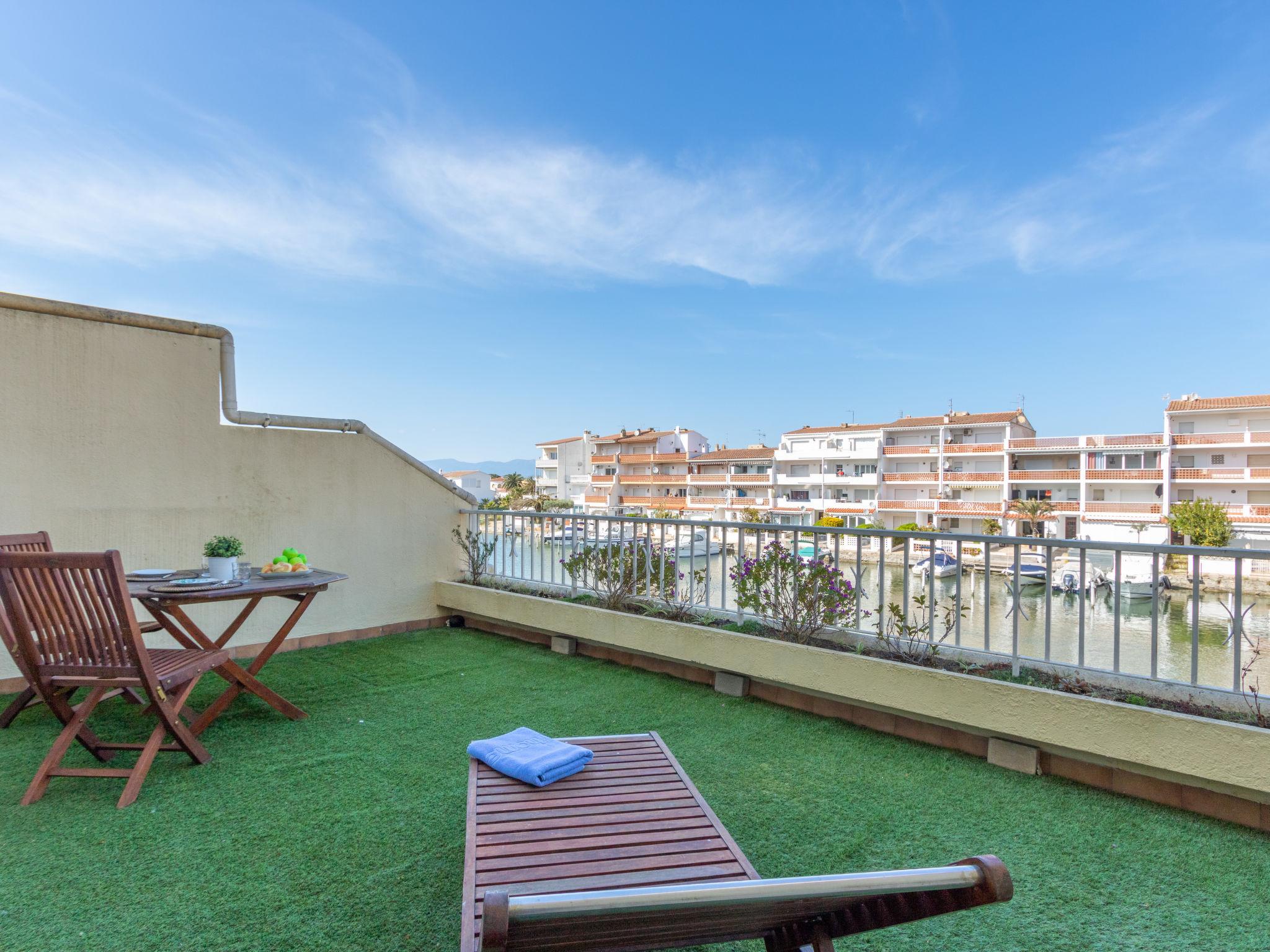 Foto 18 - Apartment mit 2 Schlafzimmern in Castelló d'Empúries mit terrasse und blick aufs meer