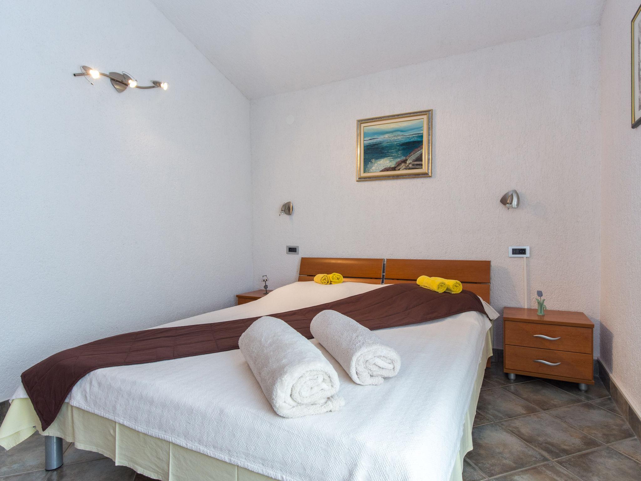 Foto 12 - Appartamento con 2 camere da letto a Senj con terrazza