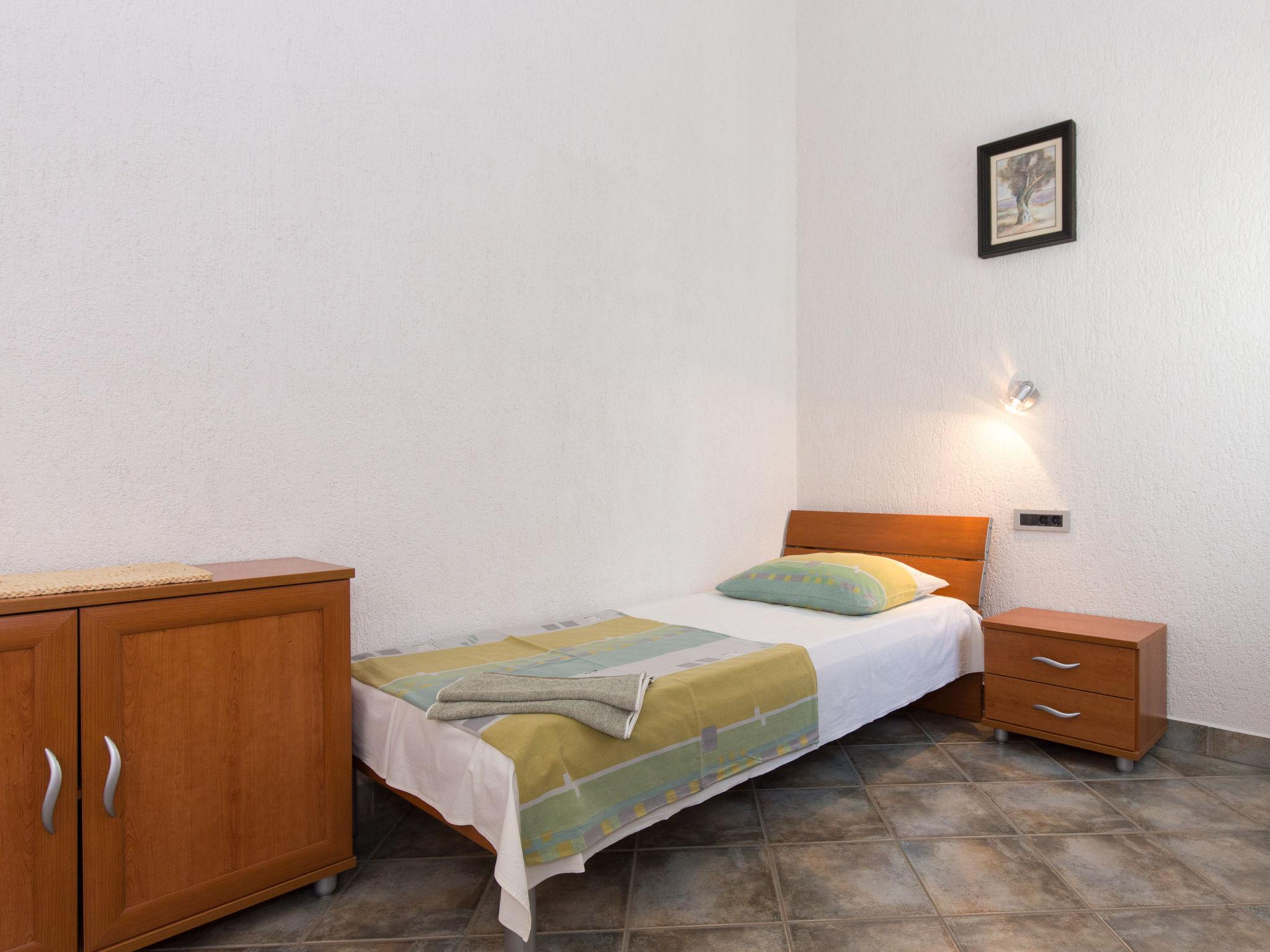 Foto 15 - Appartamento con 2 camere da letto a Senj con terrazza