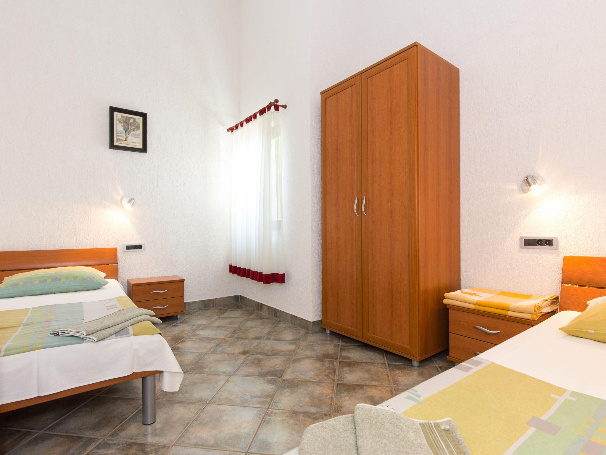 Foto 14 - Appartamento con 2 camere da letto a Senj con terrazza