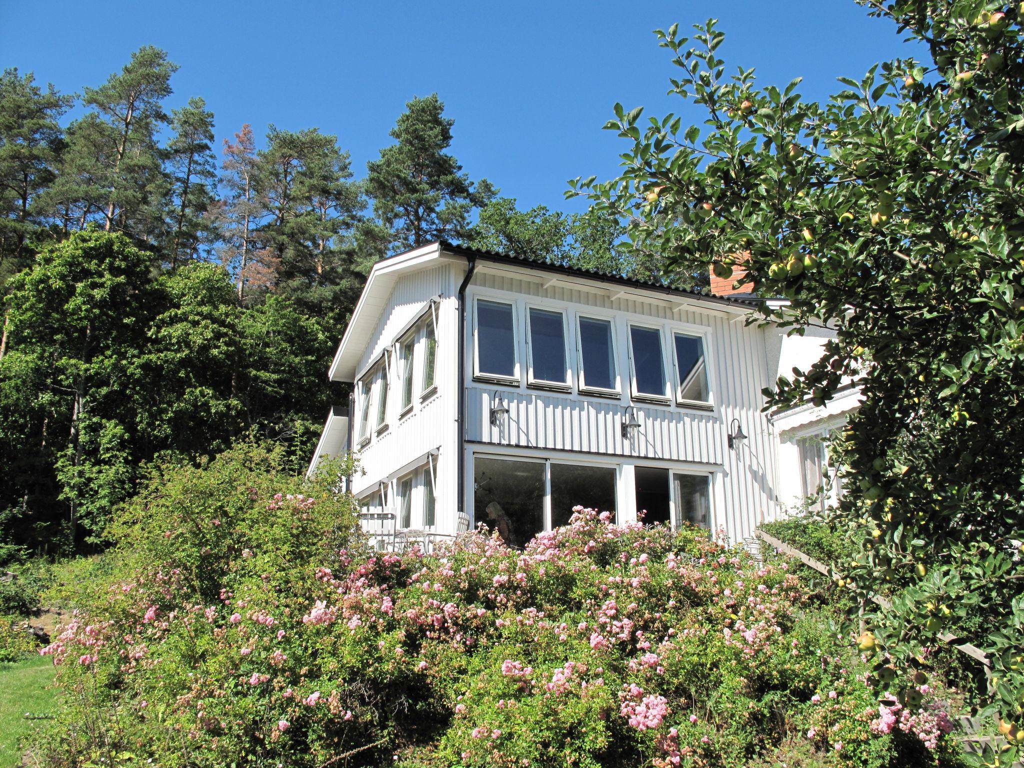 Photo 1 - Maison de 1 chambre à Vikbolandet avec jardin et terrasse