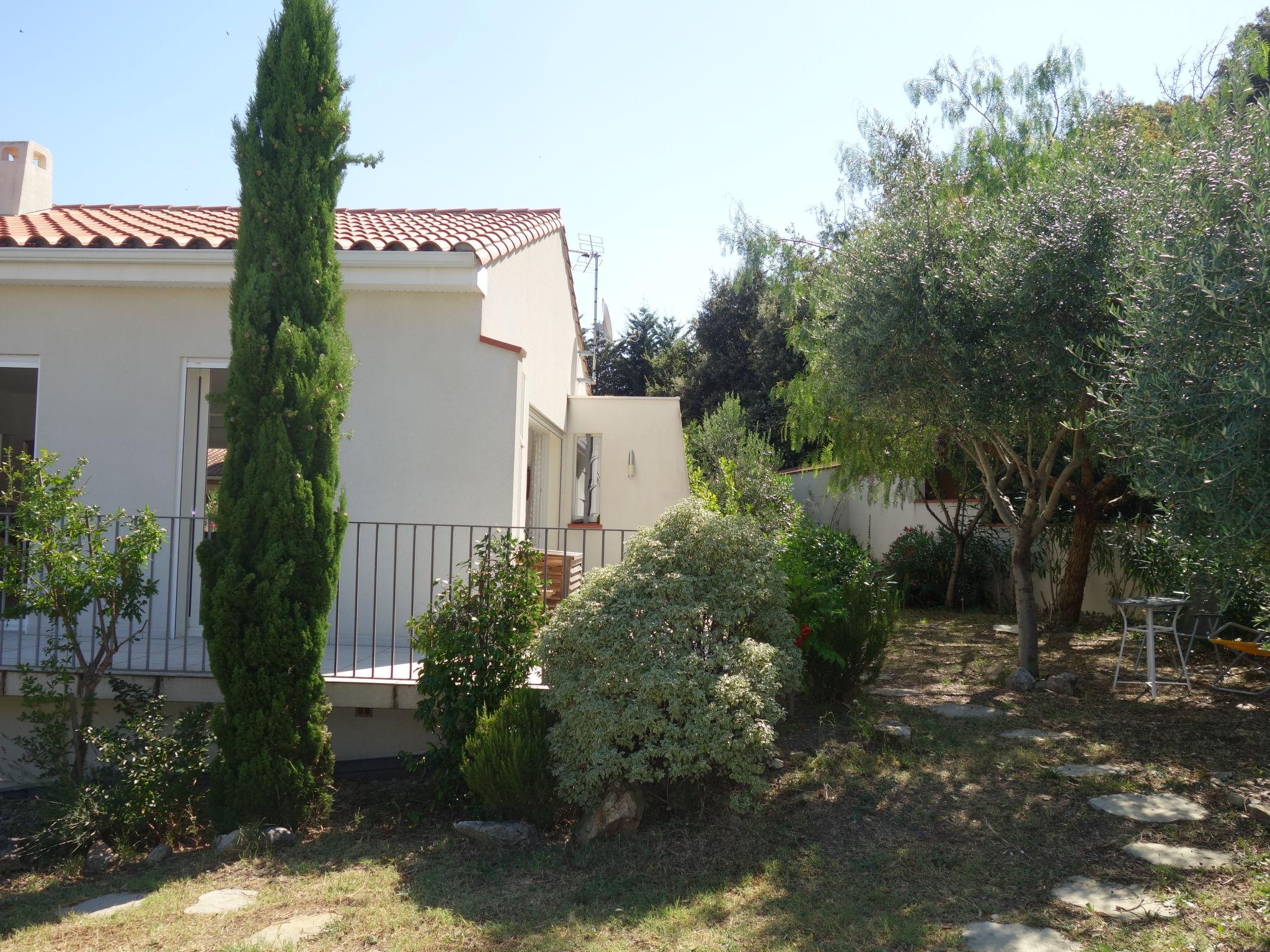 Photo 23 - 2 bedroom House in Montesquieu-des-Albères with private pool and garden