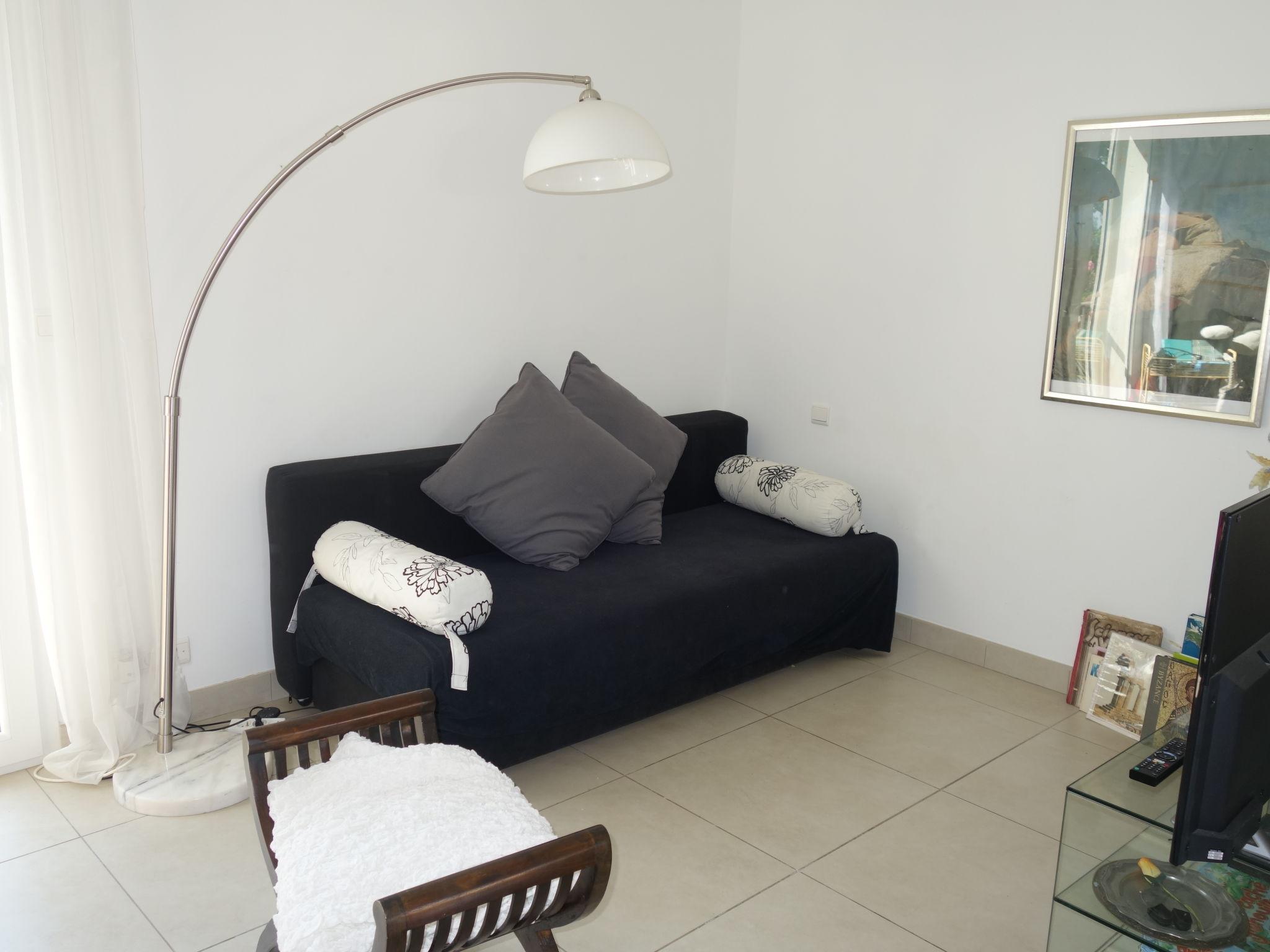 Photo 14 - 2 bedroom House in Montesquieu-des-Albères with private pool and garden