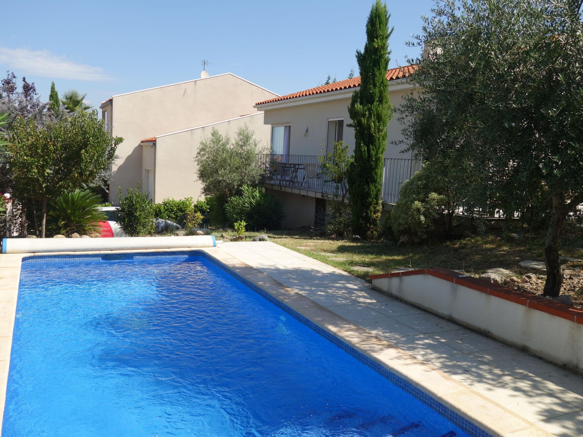 Photo 1 - Maison de 2 chambres à Montesquieu-des-Albères avec piscine privée et jardin