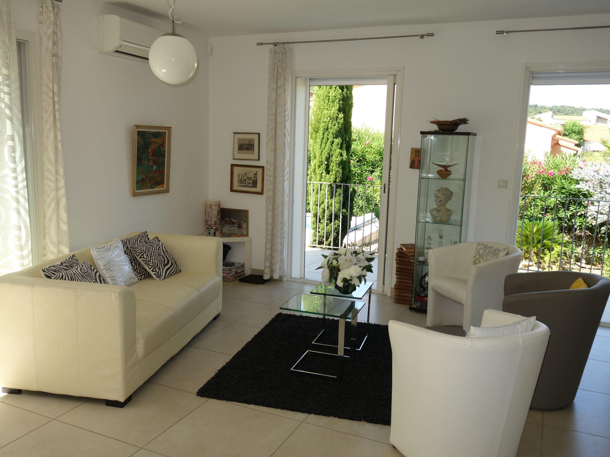 Photo 2 - 2 bedroom House in Montesquieu-des-Albères with private pool and garden