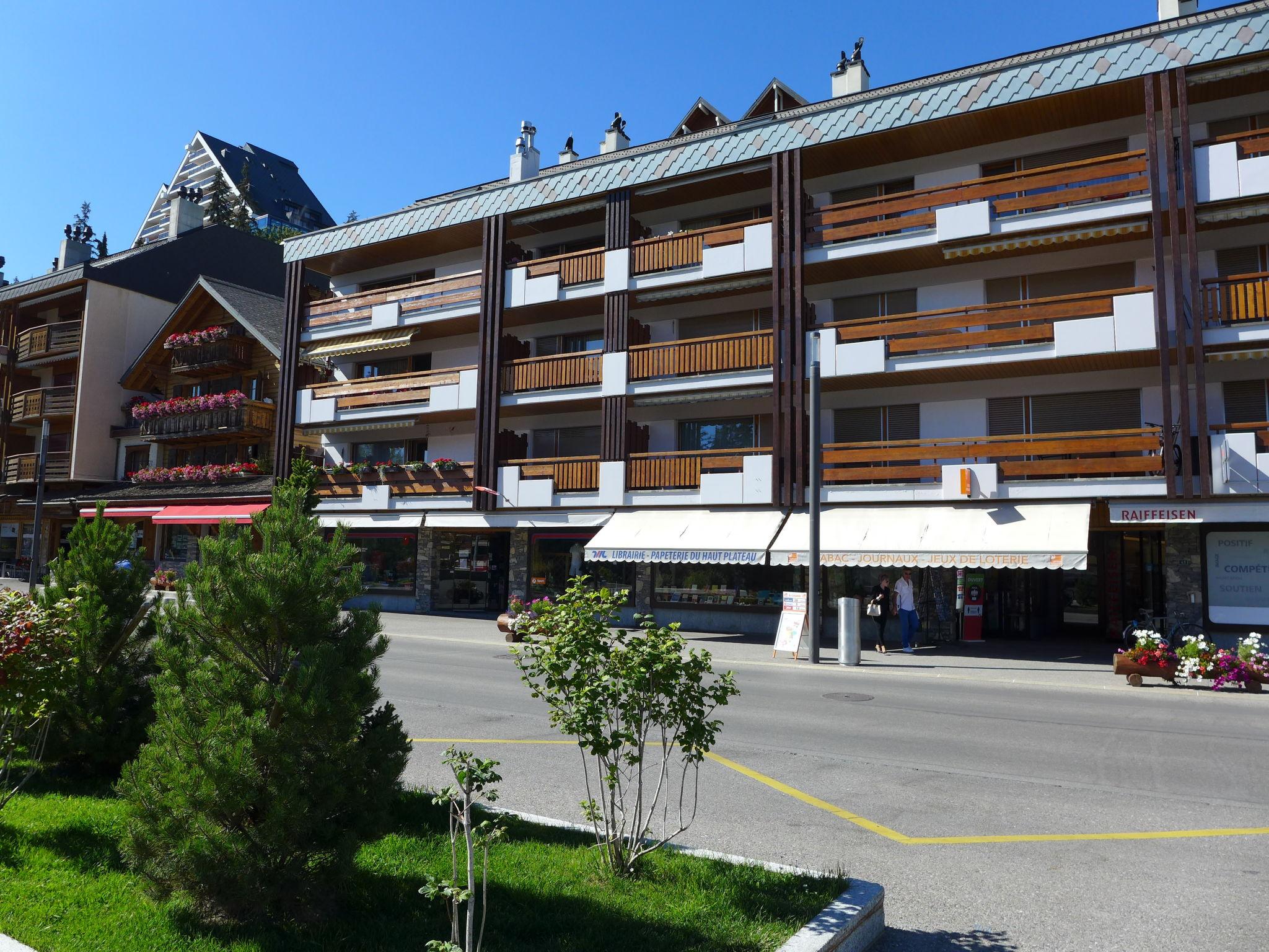 Foto 6 - Apartment mit 2 Schlafzimmern in Crans-Montana mit blick auf die berge