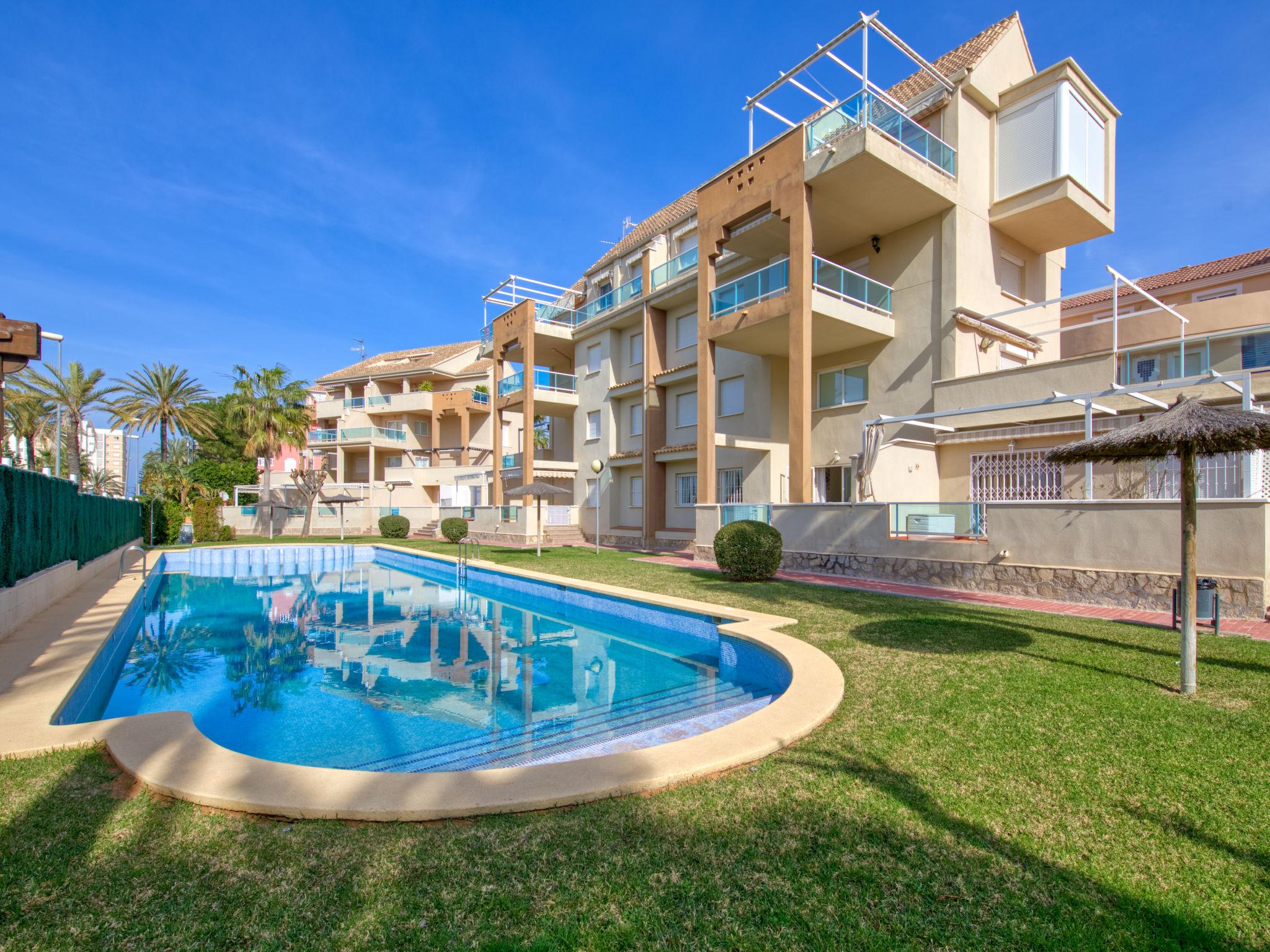 Foto 1 - Apartamento de 2 habitaciones en Dénia con piscina y jardín