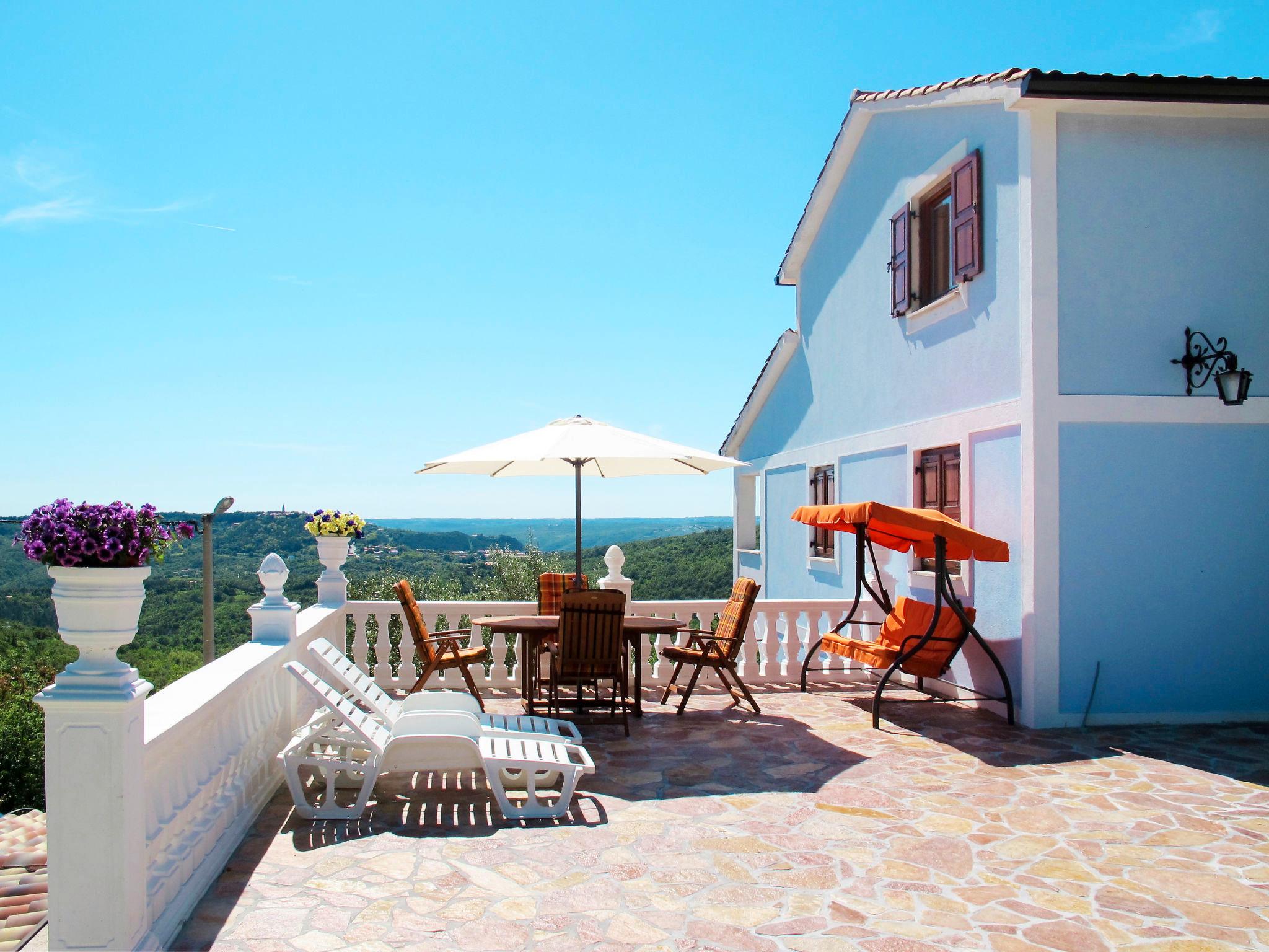 Foto 2 - Casa con 4 camere da letto a Labin con piscina privata e terrazza