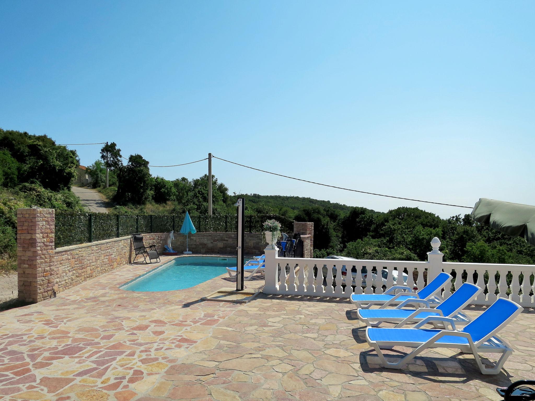 Foto 3 - Casa de 4 habitaciones en Labin con piscina privada y vistas al mar