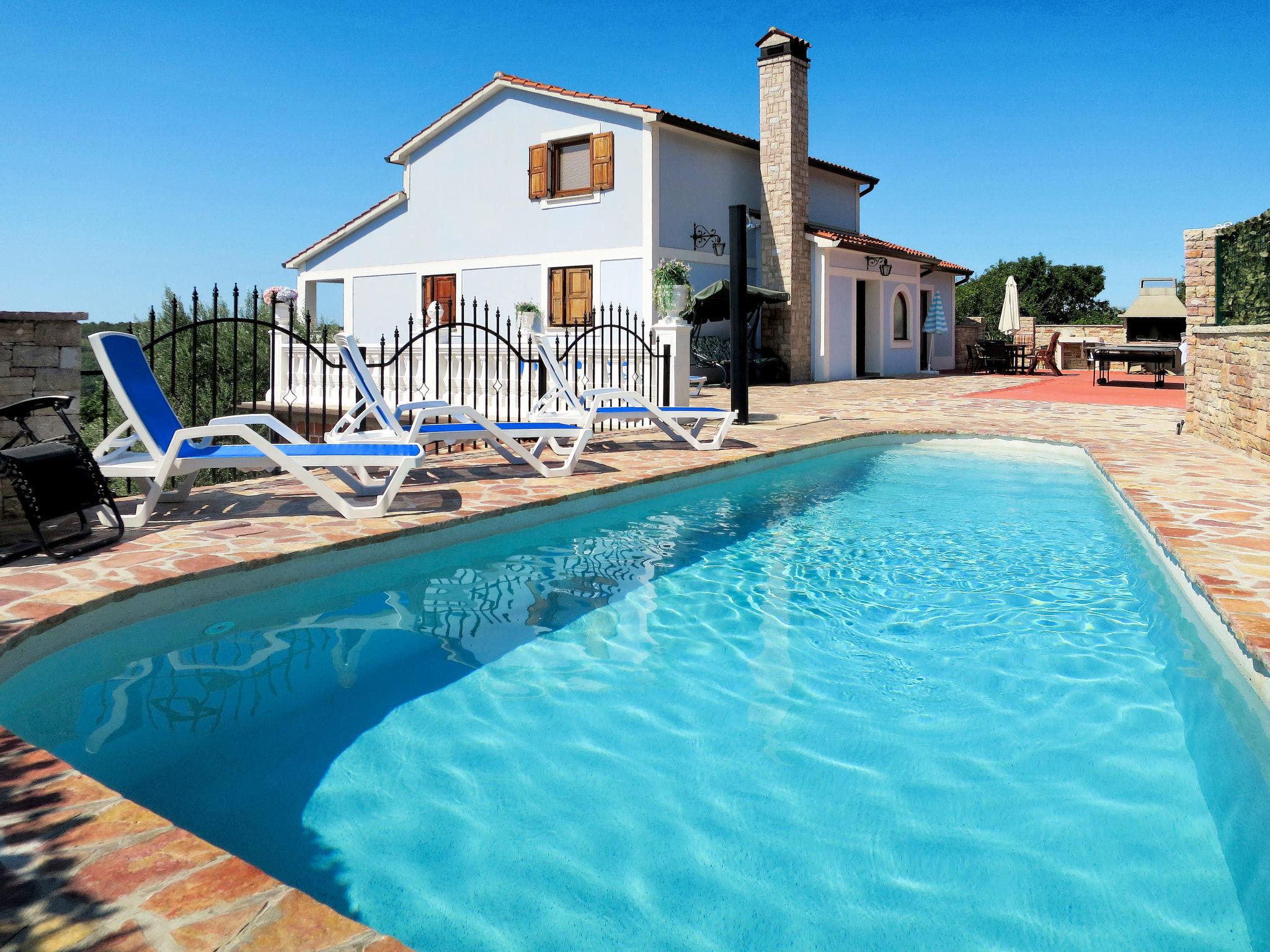 Foto 1 - Casa de 4 quartos em Labin com piscina privada e terraço