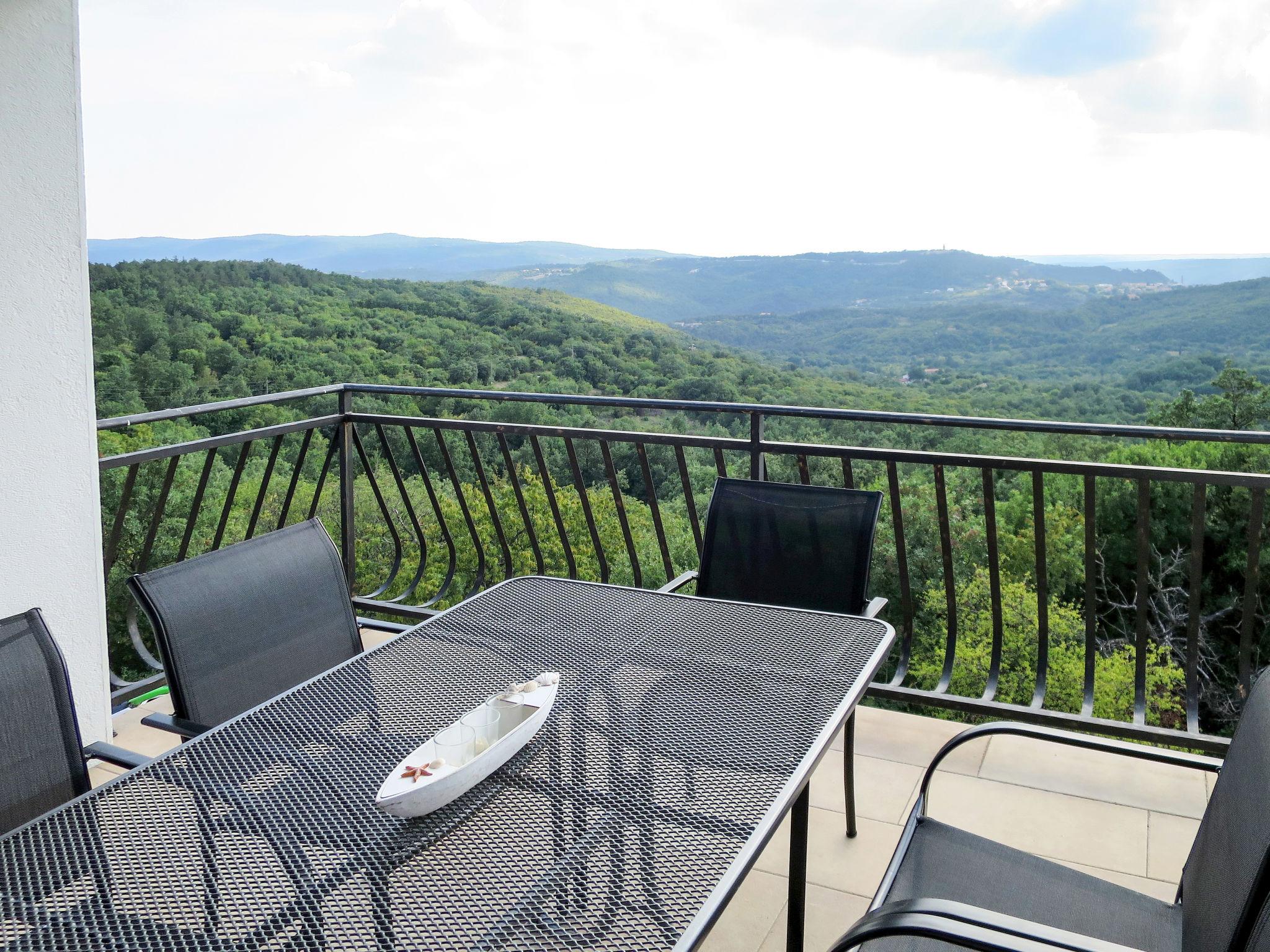 Foto 8 - Casa con 4 camere da letto a Labin con piscina privata e vista mare