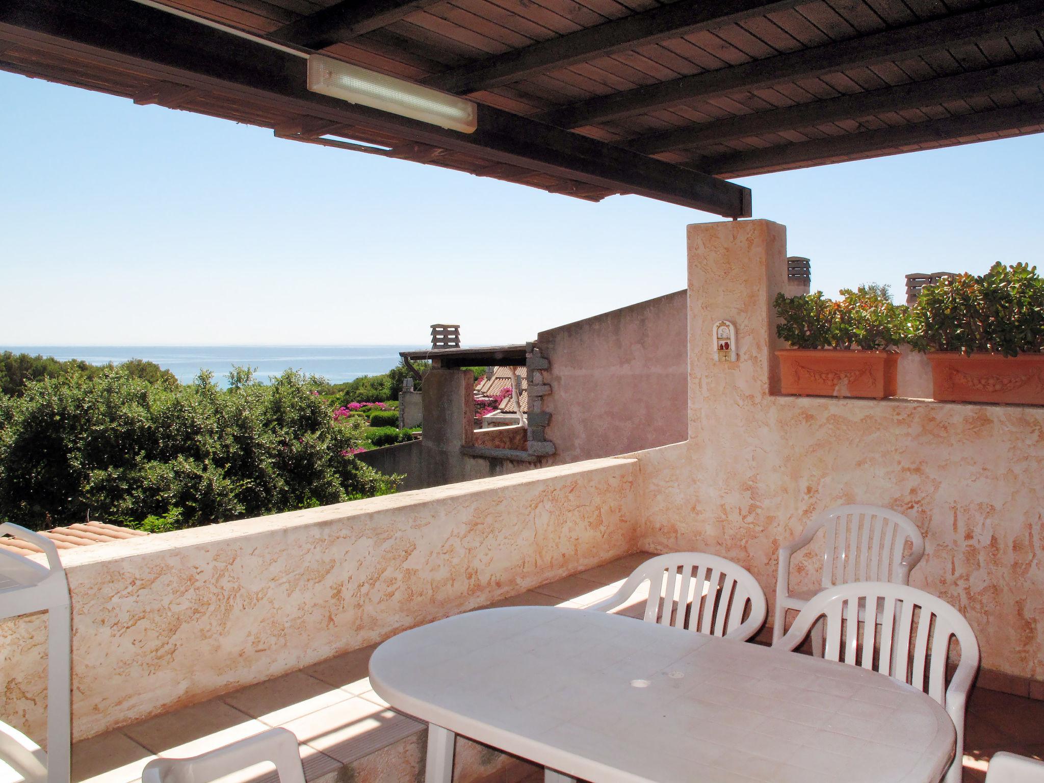 Photo 3 - Maison de 1 chambre à Castiadas avec jardin et vues à la mer