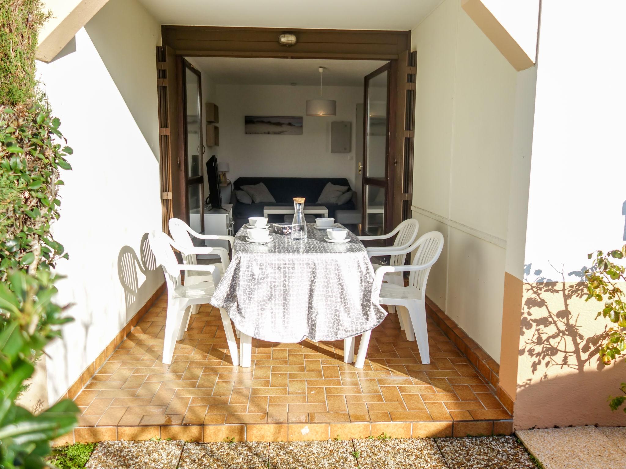 Photo 11 - 1 bedroom Apartment in Vaux-sur-Mer with garden and sea view