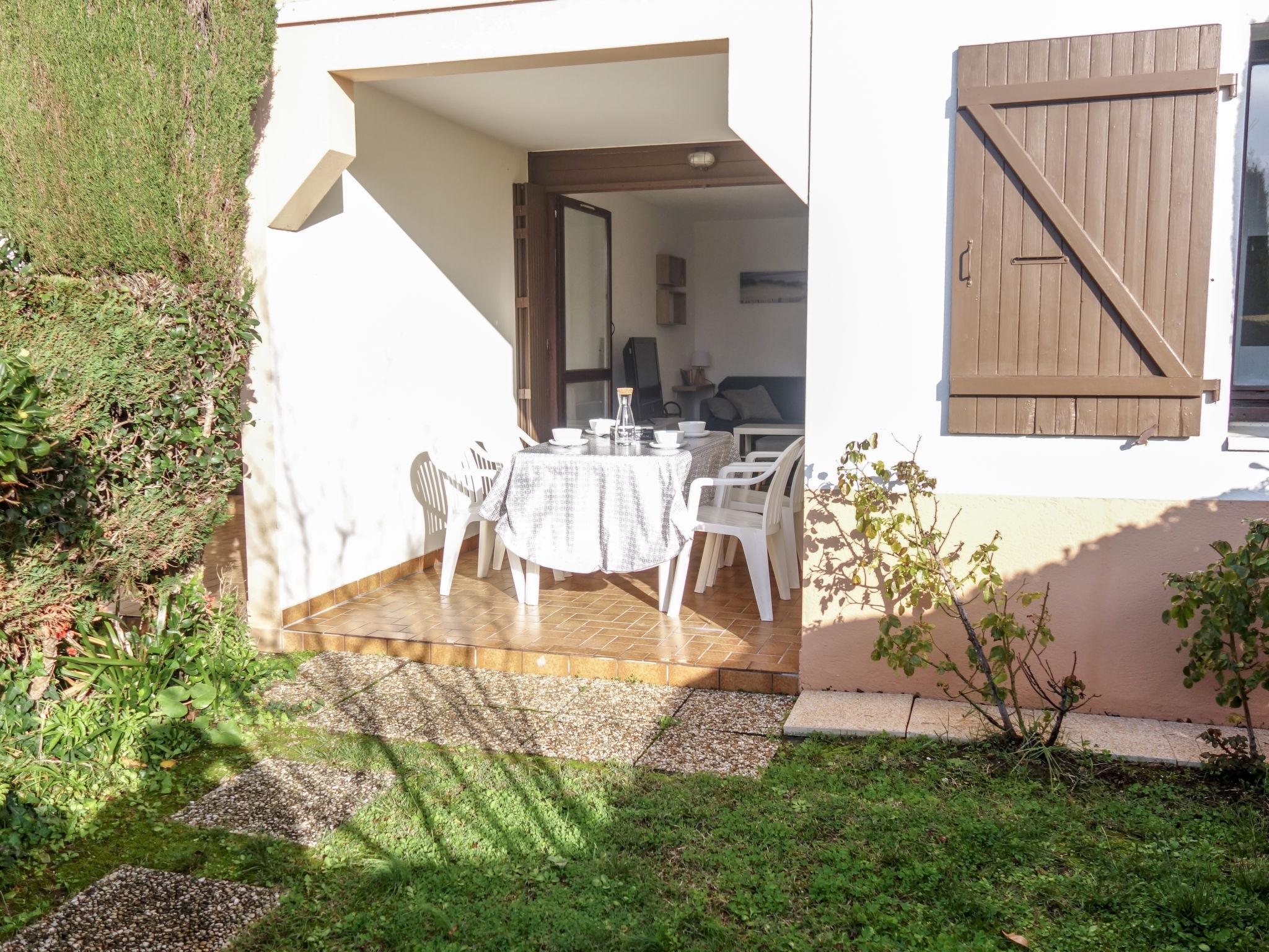 Foto 5 - Appartamento con 1 camera da letto a Vaux-sur-Mer con giardino e vista mare