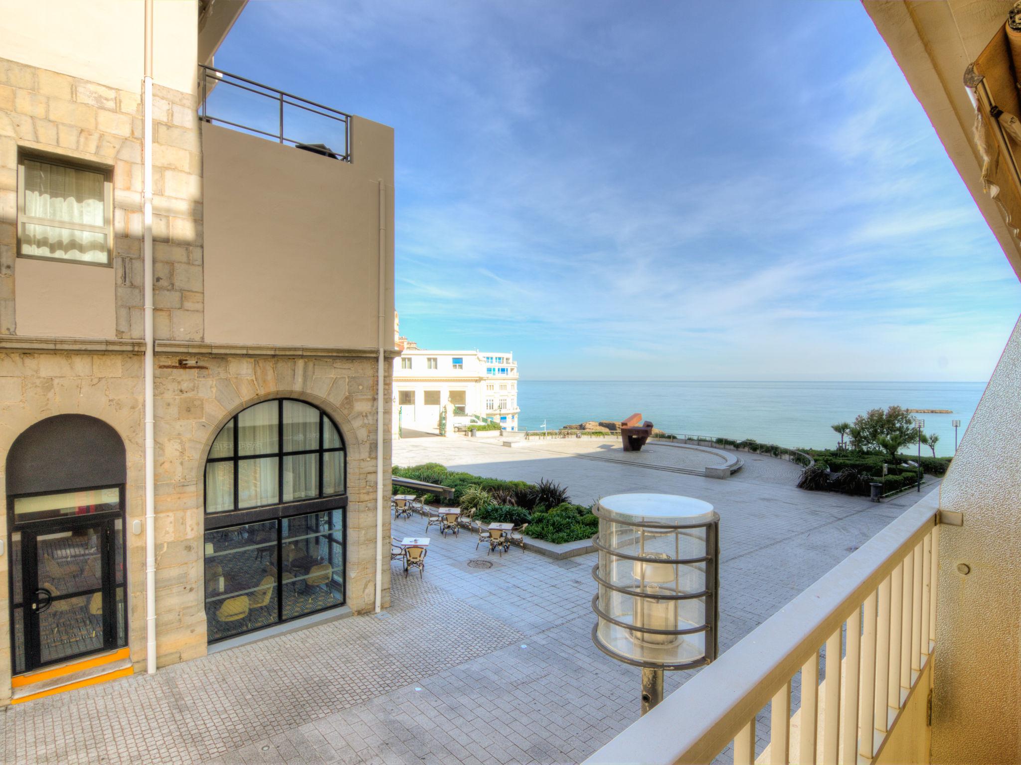 Foto 16 - Appartamento con 3 camere da letto a Biarritz con vista mare