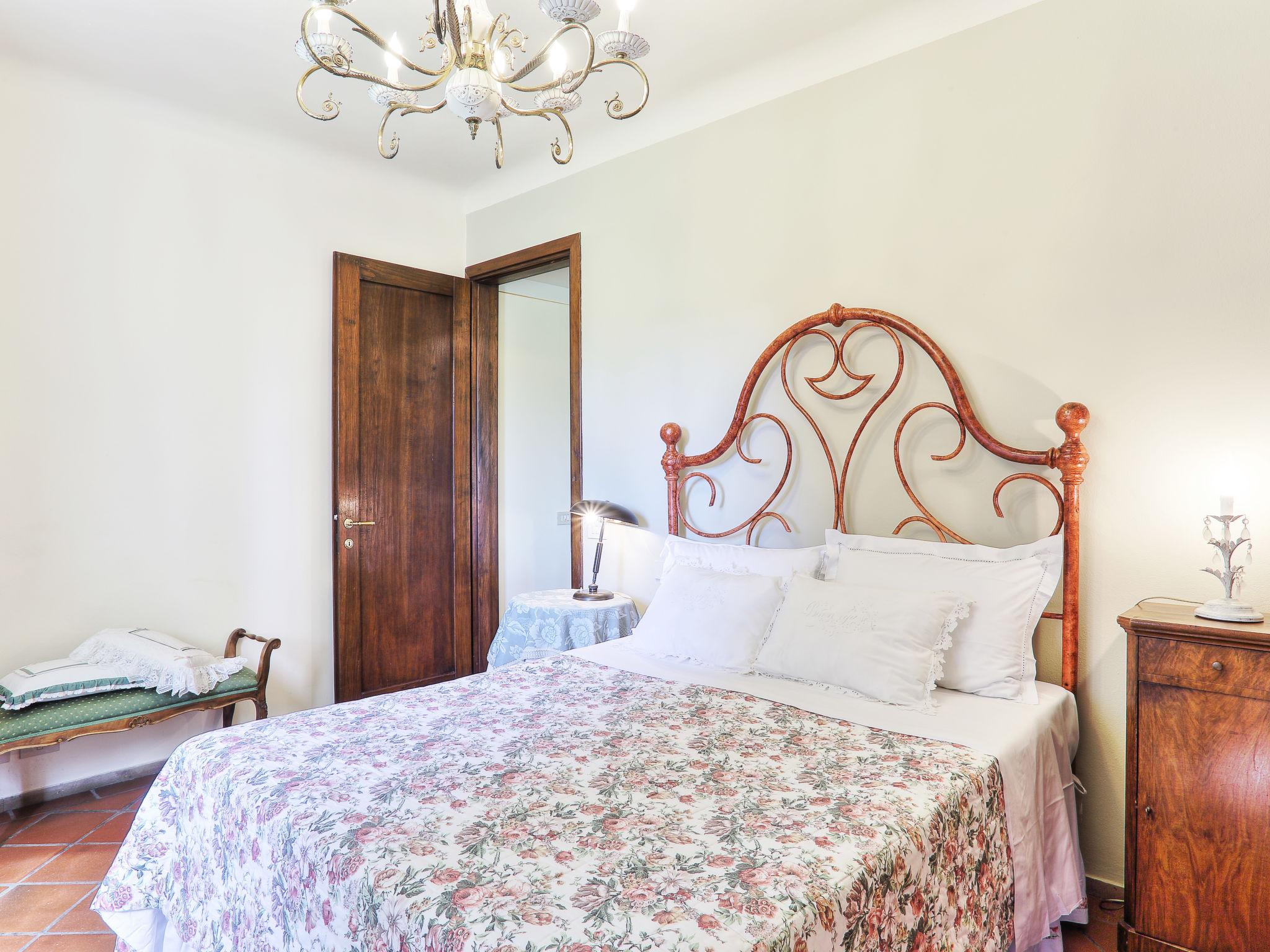 Foto 16 - Casa con 5 camere da letto a Gambassi Terme con piscina privata e giardino