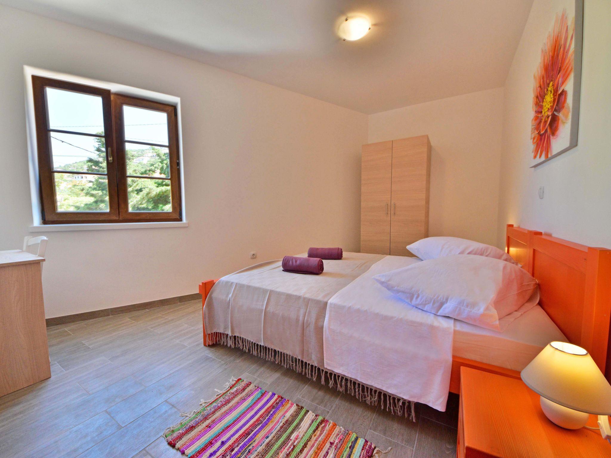 Foto 11 - Apartamento de 1 quarto em Senj com vistas do mar
