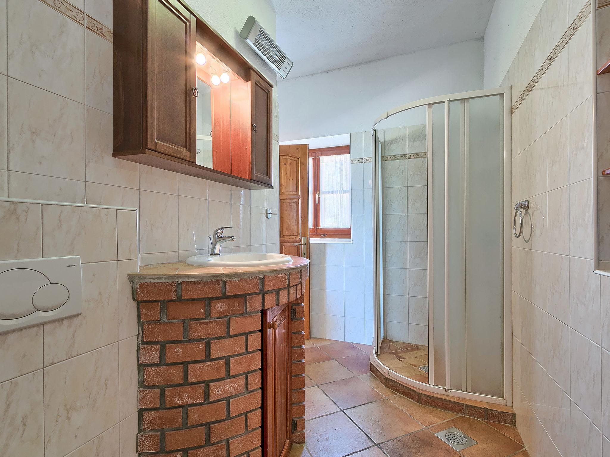 Photo 11 - 2 bedroom House in Labin with private pool and garden