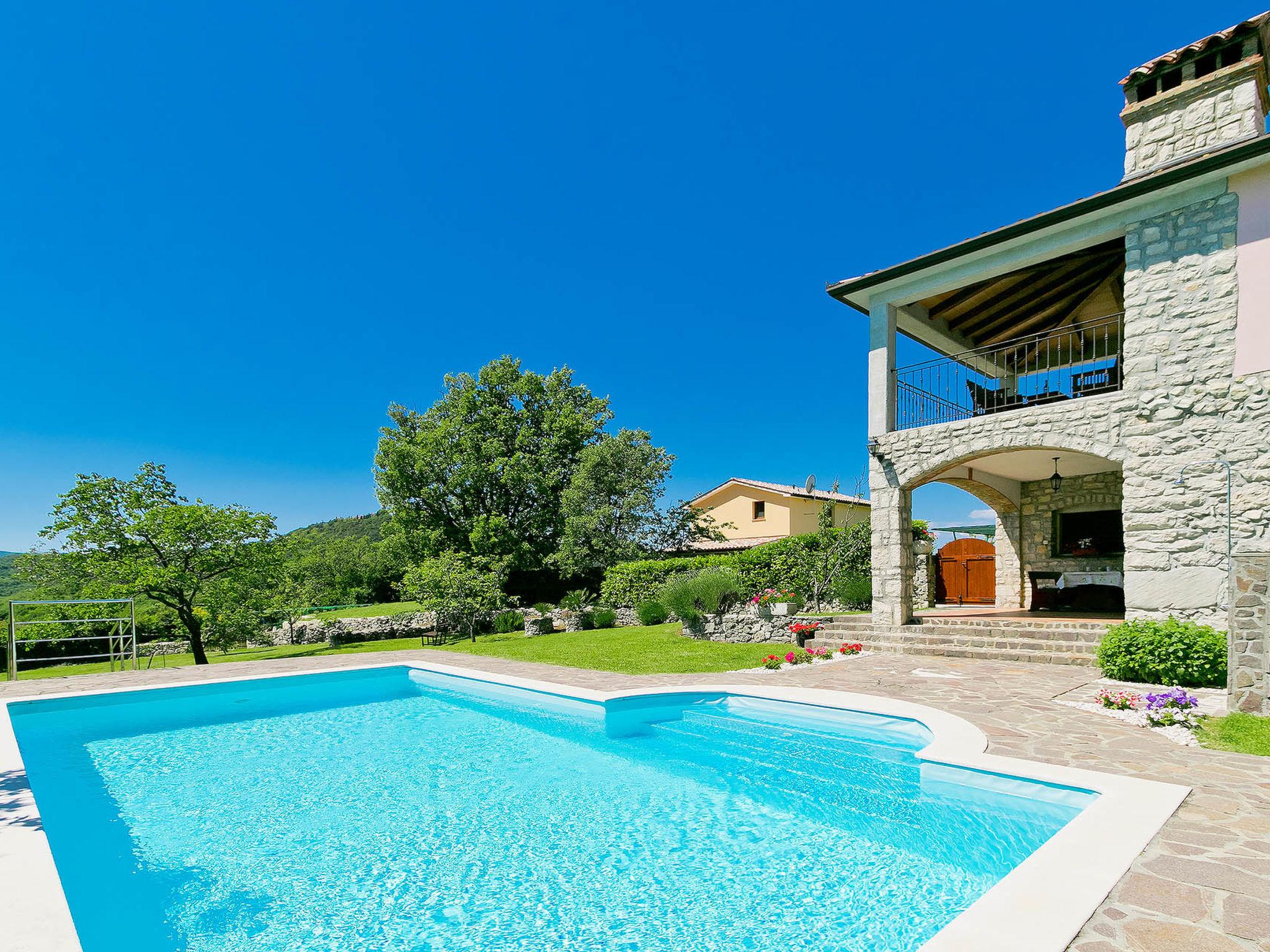 Foto 25 - Casa de 2 quartos em Labin com piscina privada e jardim