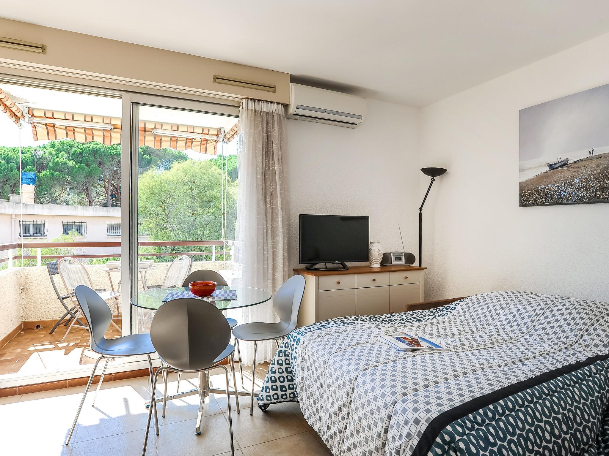 Foto 11 - Apartamento de 1 habitación en Cavalaire-sur-Mer con terraza y vistas al mar