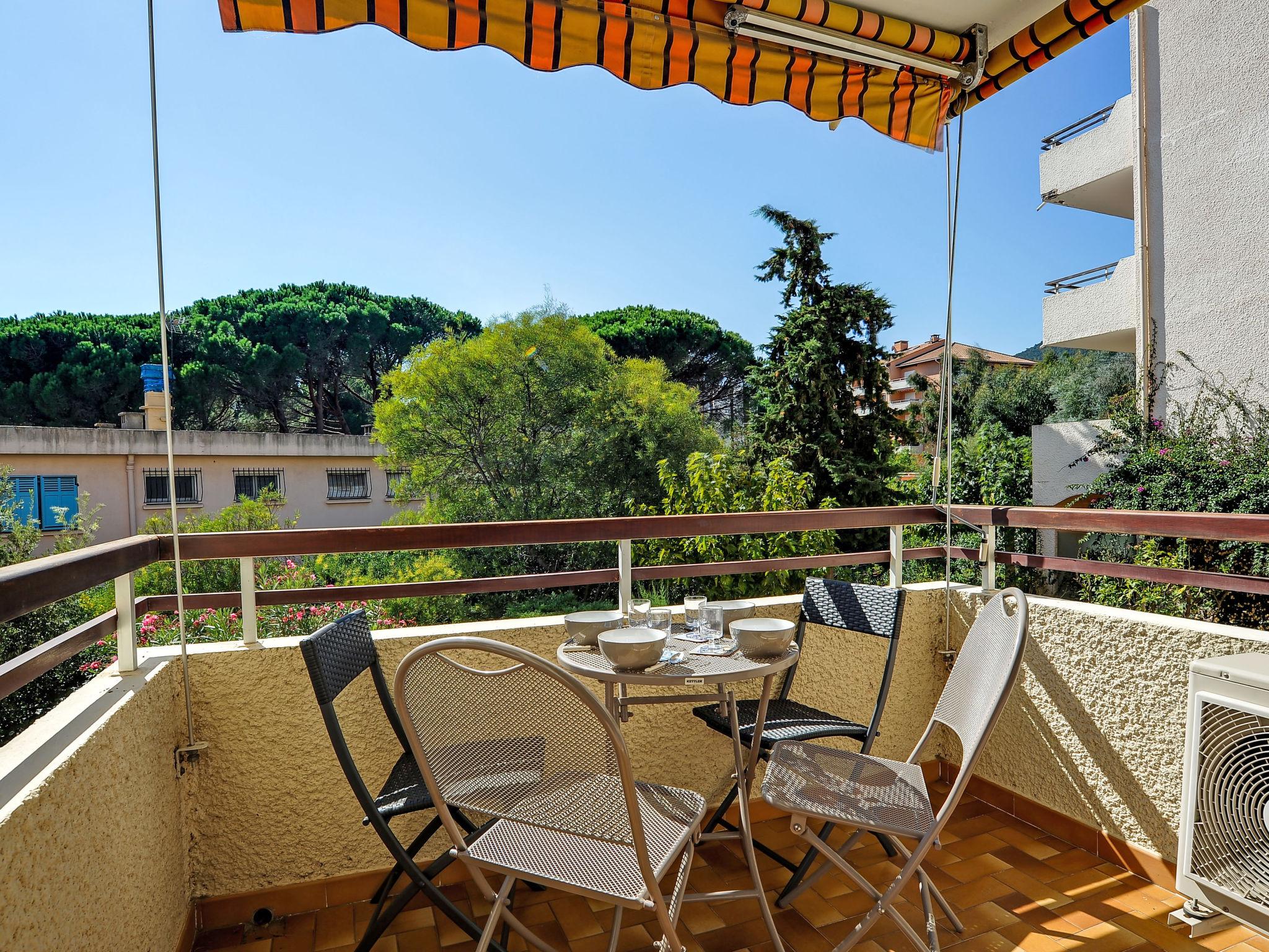 Foto 1 - Apartamento de 1 habitación en Cavalaire-sur-Mer con terraza y vistas al mar