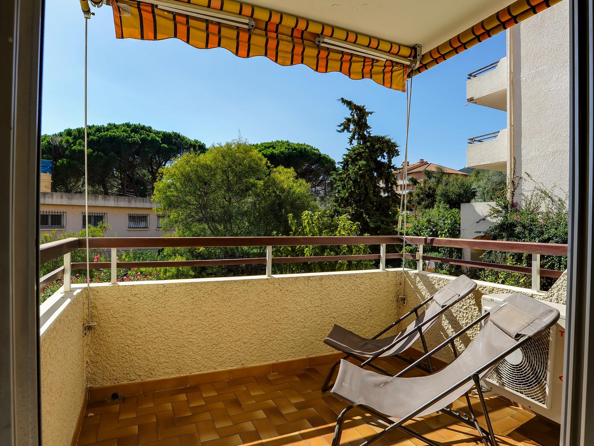 Foto 15 - Apartamento de 1 habitación en Cavalaire-sur-Mer con terraza y vistas al mar