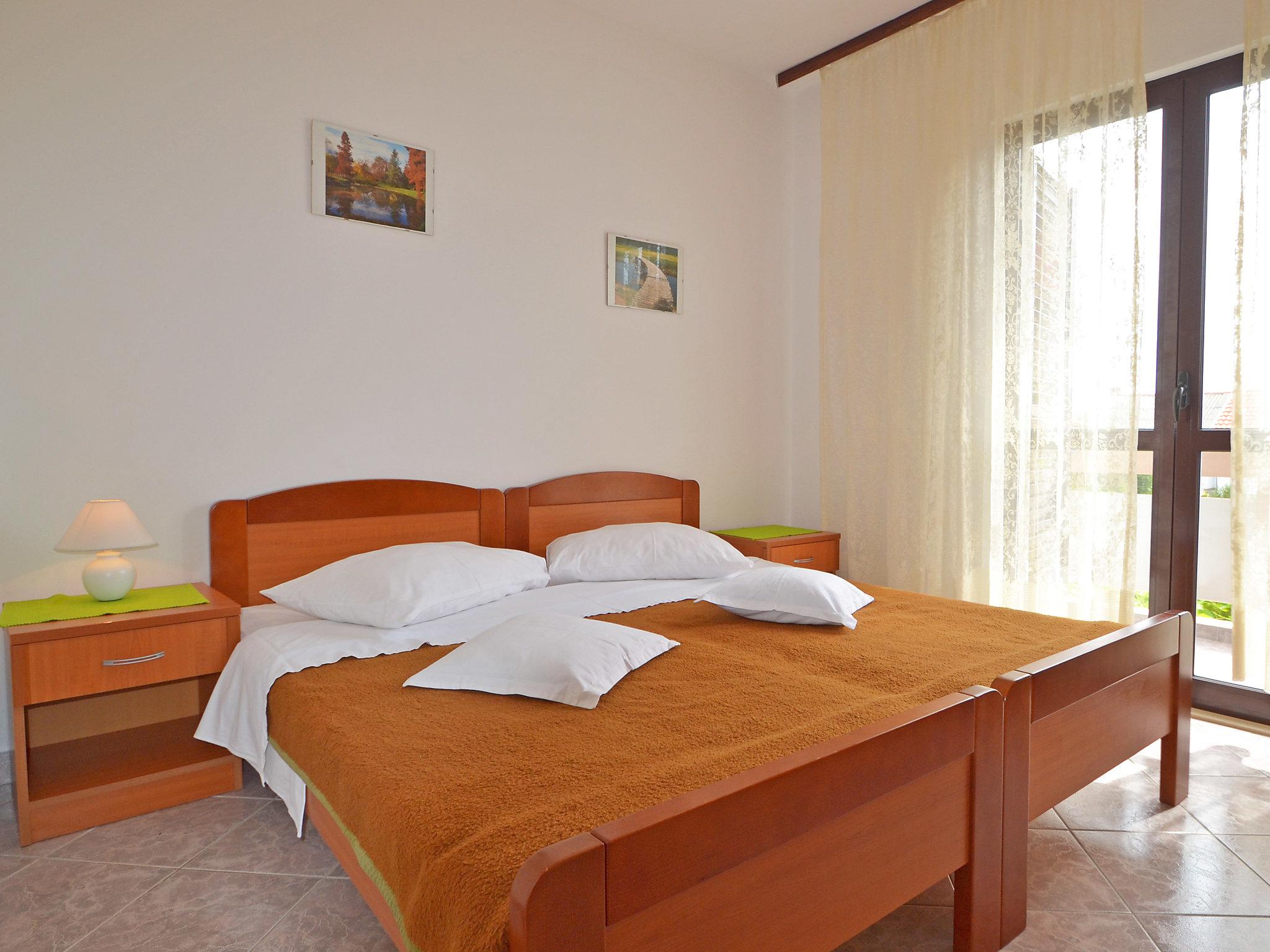 Foto 5 - Appartamento con 2 camere da letto a Vir con piscina e vista mare