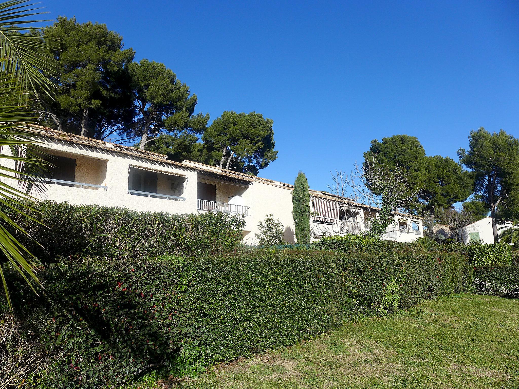 Foto 26 - Apartamento de 2 quartos em Saint-Cyr-sur-Mer com jardim e vistas do mar