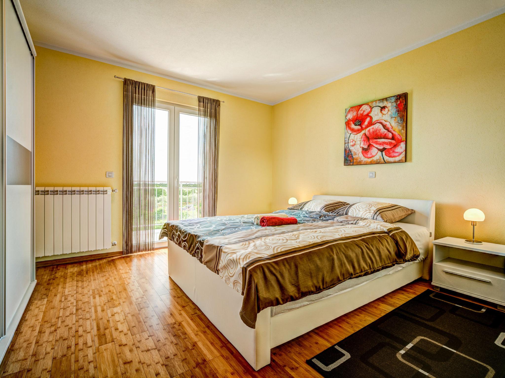 Foto 5 - Appartamento con 2 camere da letto a Umag con giardino e vista mare